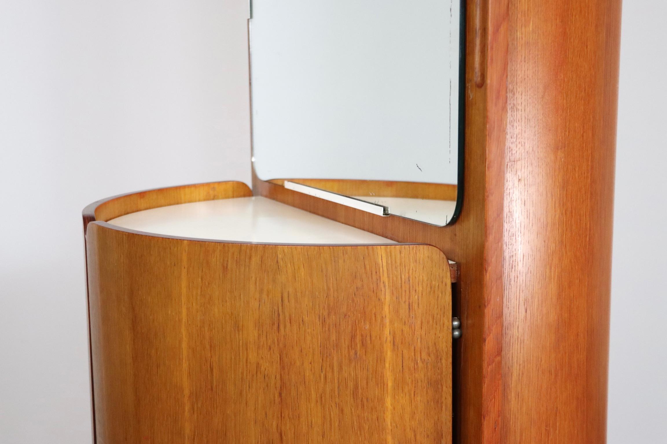 Rare Carlo de Carli Swivel coat rack vanity wardrobe for Fiarm, 1960s In Good Condition For Sale In ABCOUDE, UT