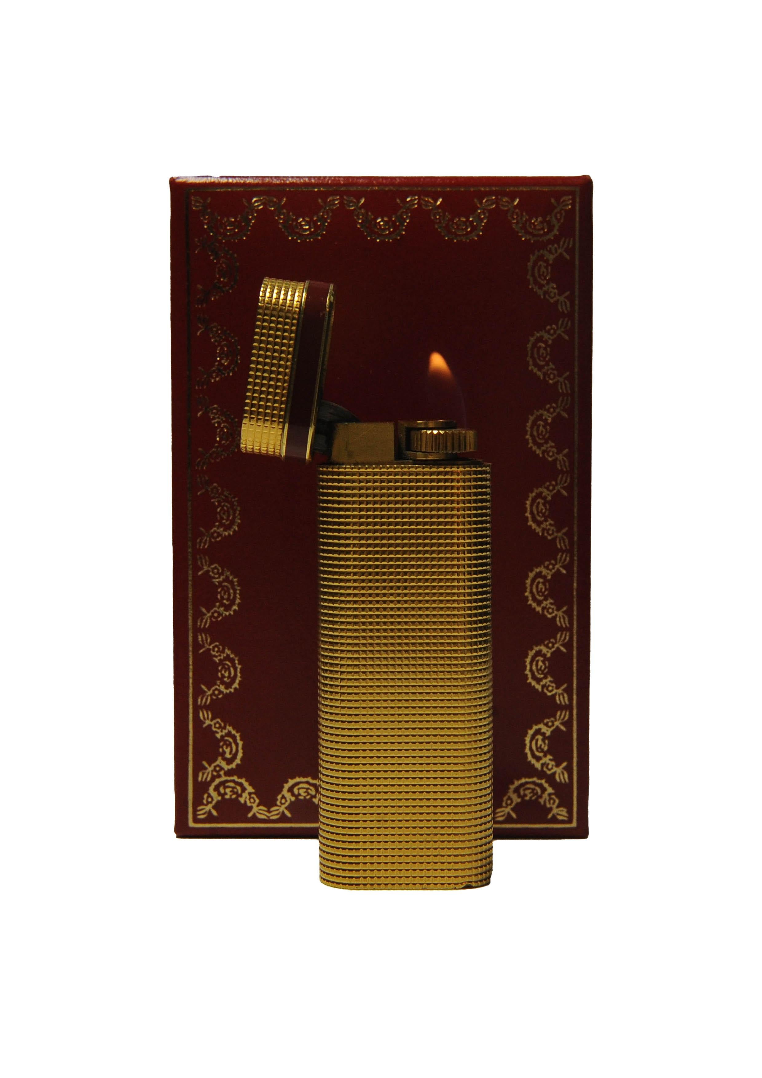 Raro accendisigari Cartier in oro 18ct con scatola e garanzia Cartier in vendita 5