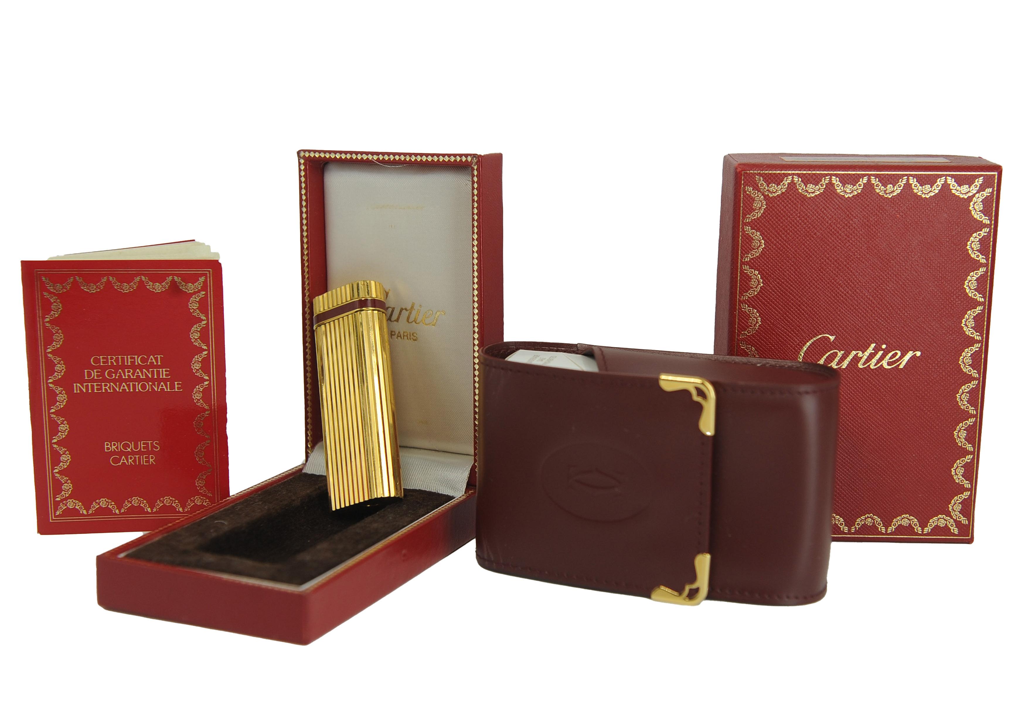 XX secolo Raro accendino Godron placcato oro 18ct Cartier e portasigarette Cartier in pelle in vendita