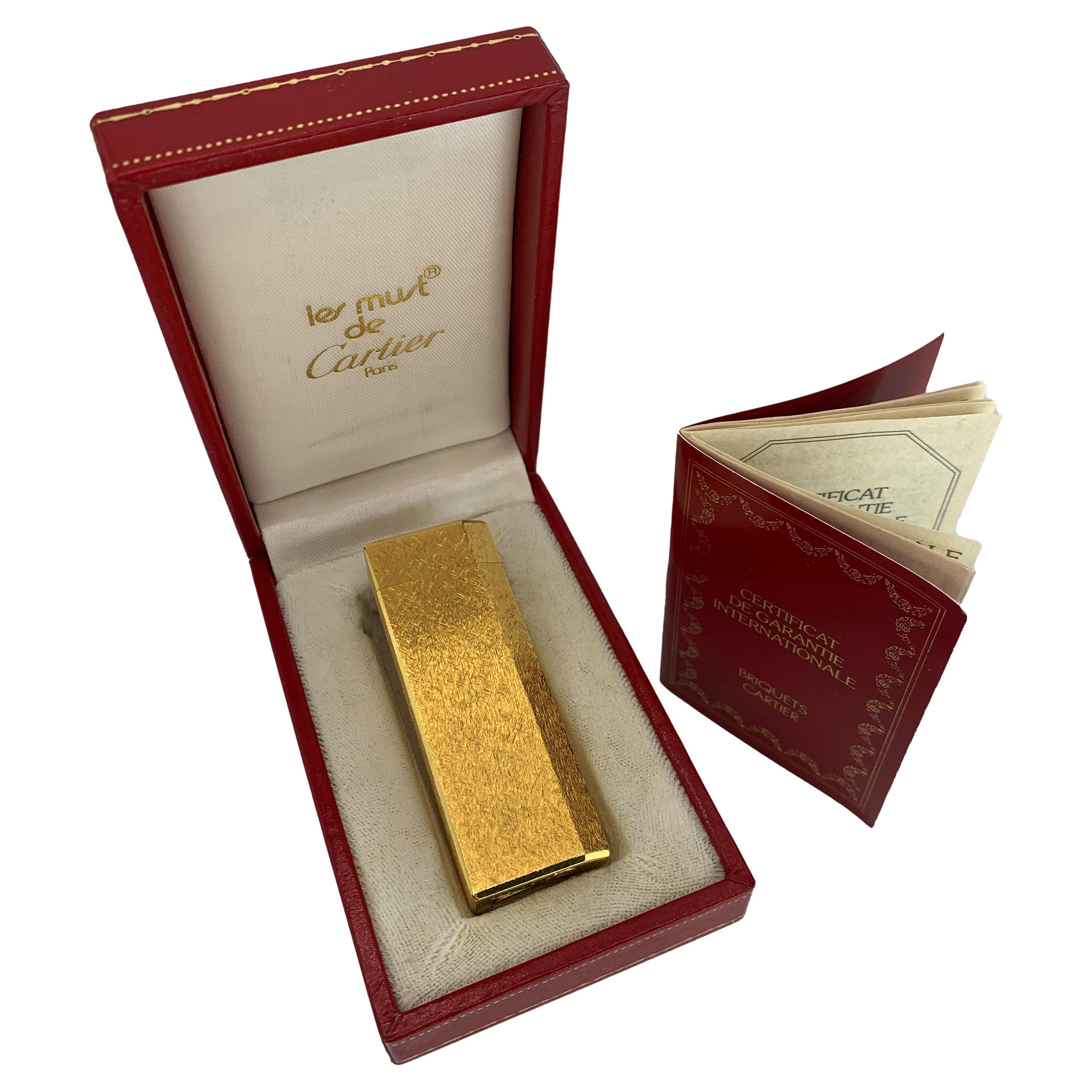 Raro encendedor pentágono Cartier chapado en oro de 18 ct En caja y reparado en venta