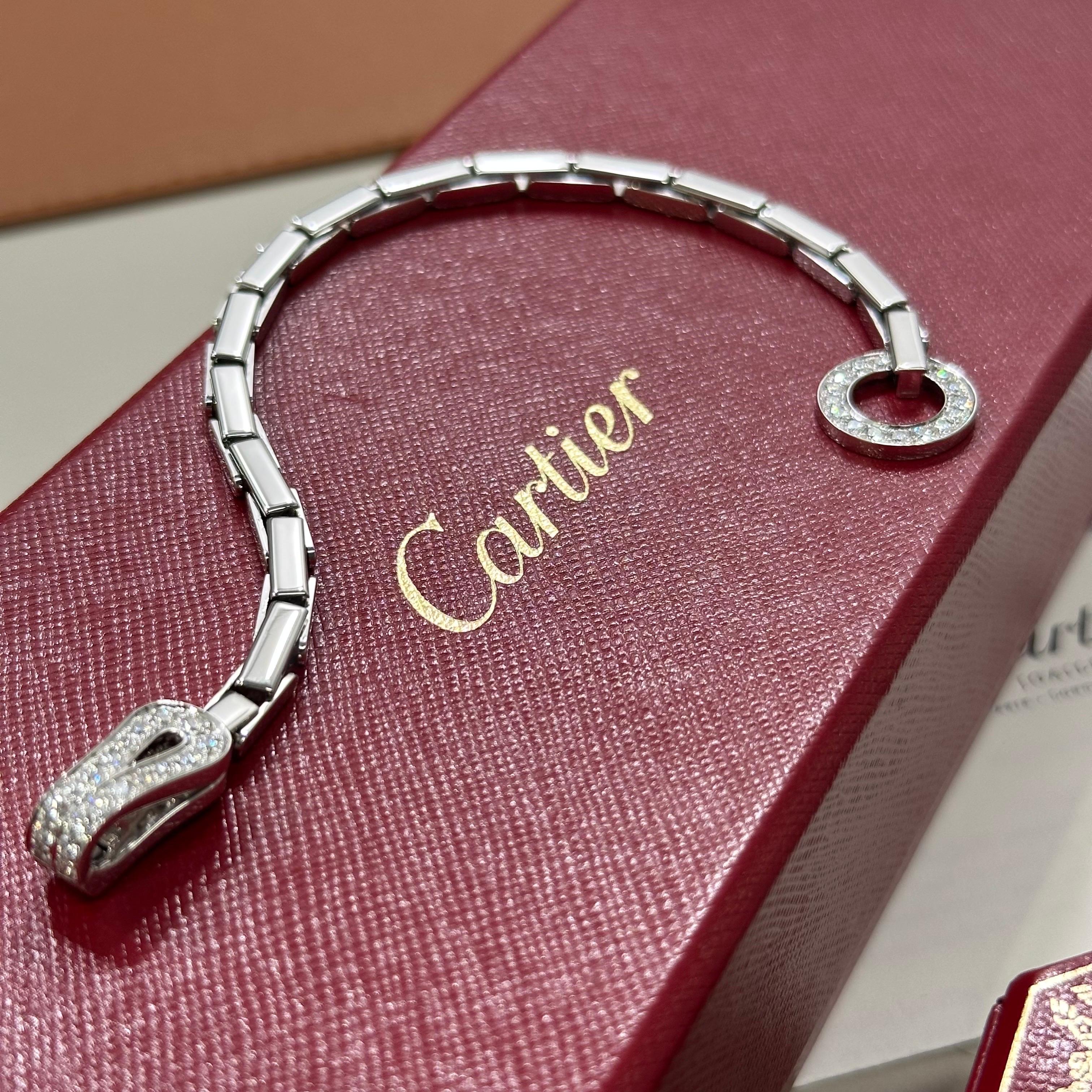 Rare bracelet Agrafe de Cartier serti de diamants en or blanc Rare bijoux de Cartier en vente 7
