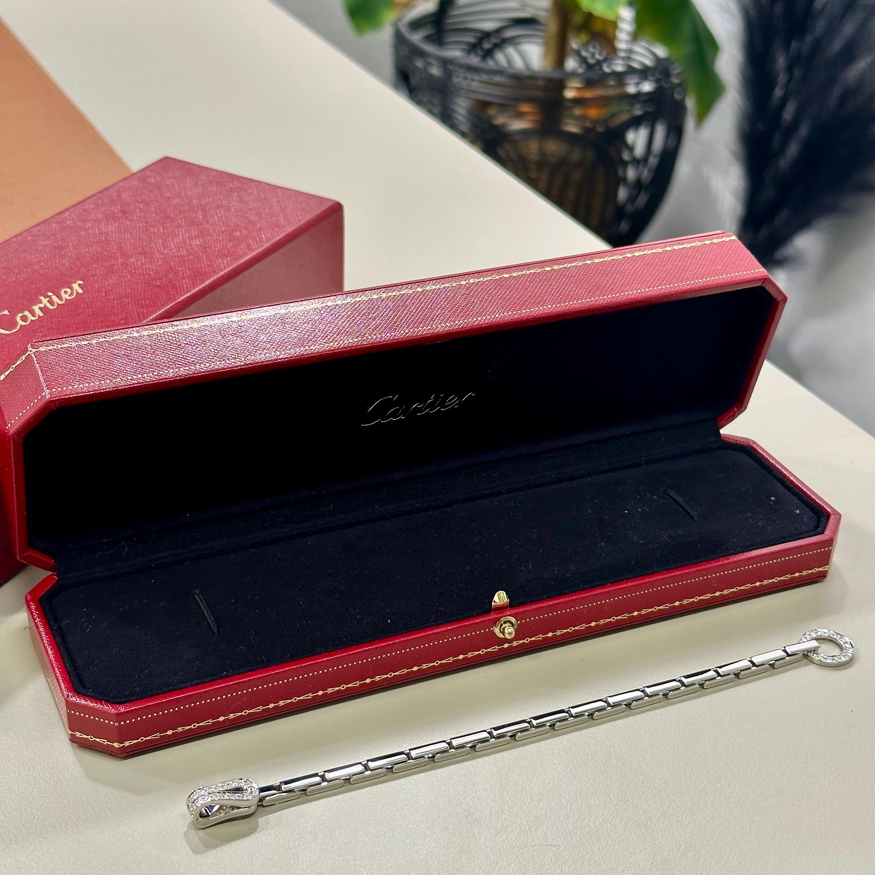 Rare bracelet Agrafe de Cartier serti de diamants en or blanc Rare bijoux de Cartier en vente 4