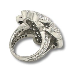 SELTENer Cartier Jahrestag Kleeblatt-Diamant-Pavé-Ring aus 18 Karat Weißgold