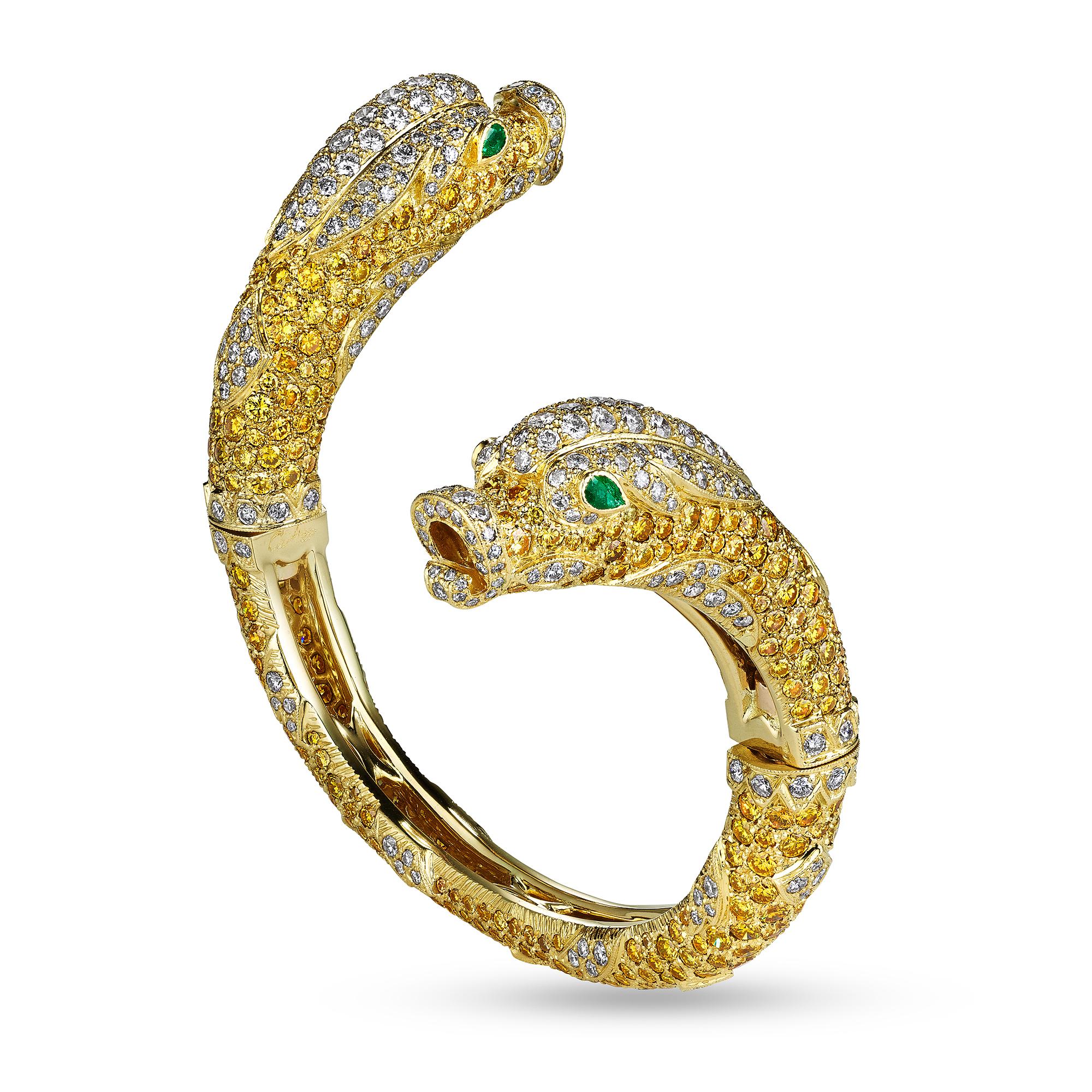 Rétro Cartier Paris, rare bracelet à charnière vintage Chimère, avec émeraudes et diamants jaunes et blancs en vente