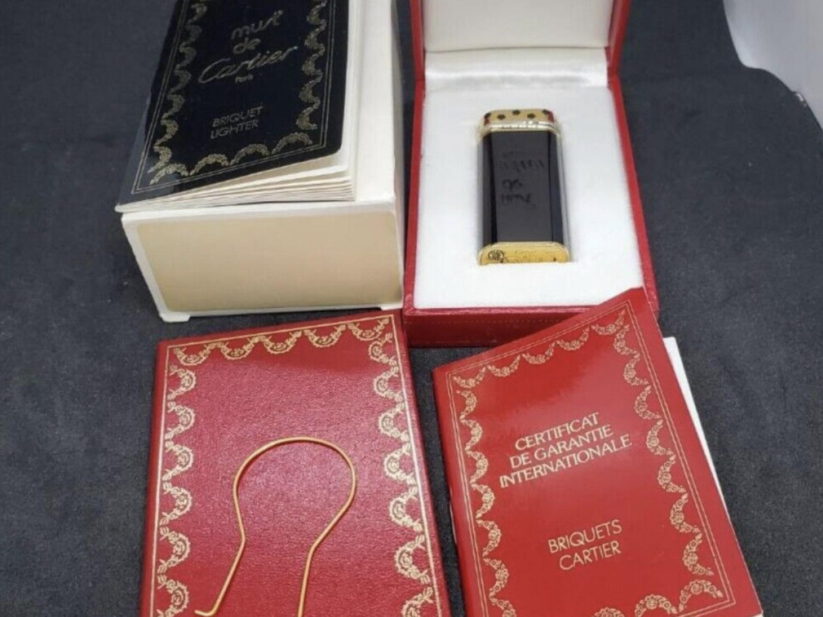 Women's or Men's Le Must De Cartier Rare Vintage Retro “Trinity” Black Lacquer & Gold Lighter For Sale