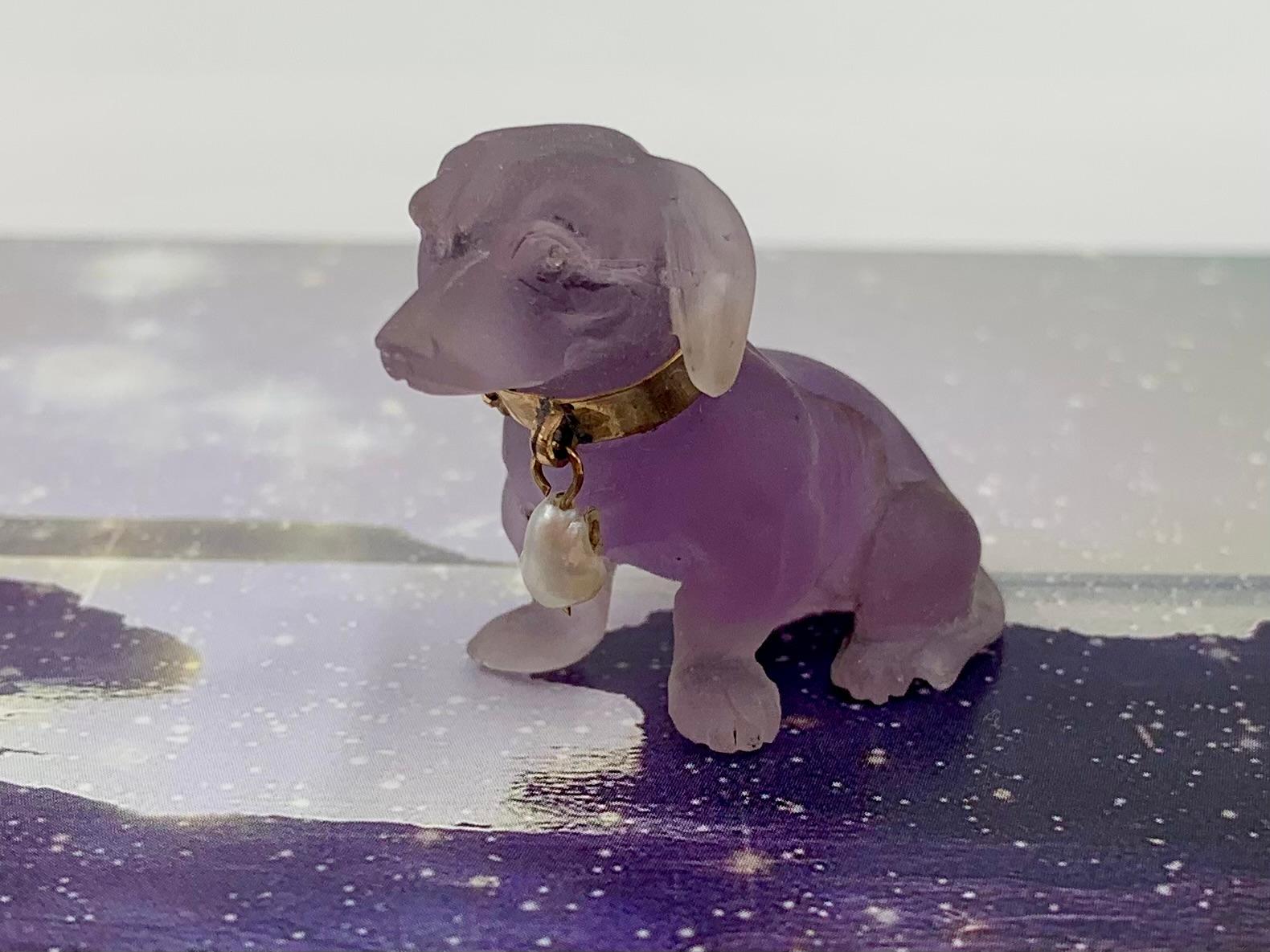 Seltene geschnitzt Amethyst Diamant natürliche Perle 18K Gelbgold Dackel im Zustand „Gut“ im Angebot in New York, NY