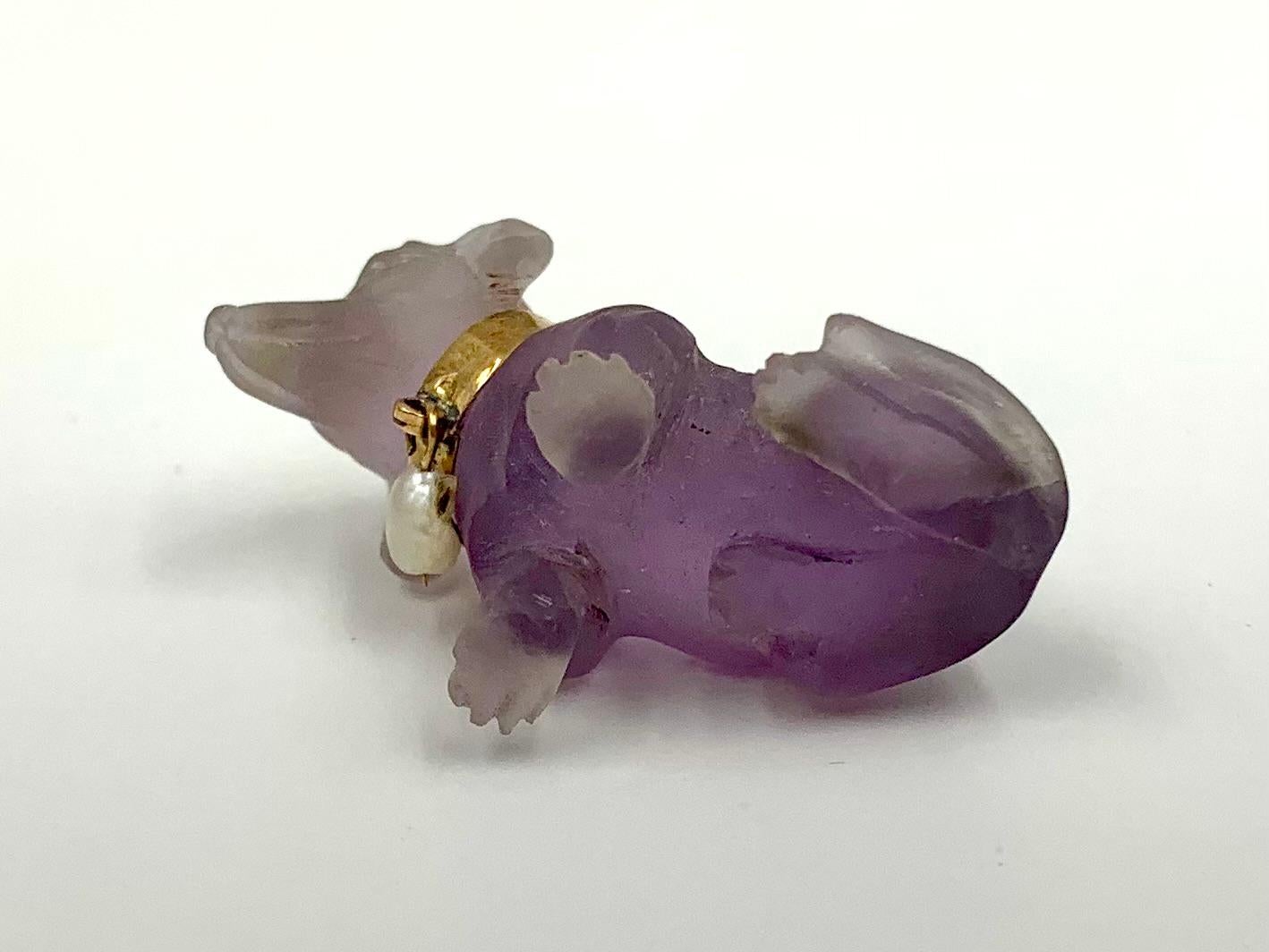 Seltene geschnitzt Amethyst Diamant natürliche Perle 18K Gelbgold Dackel im Angebot 1