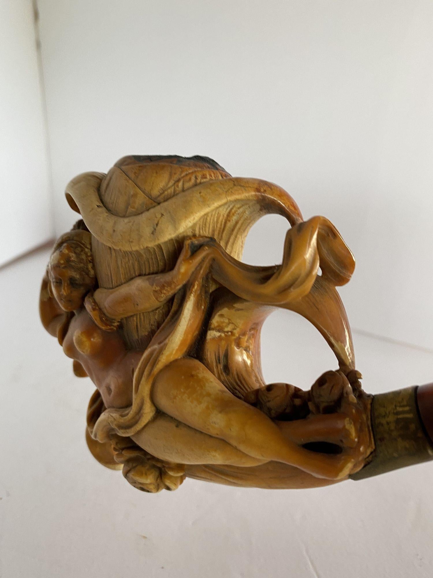 Mousse Rare pipe de déesse nue sculptée à la main en écume de mer dans un coffret, vers 1890 en vente