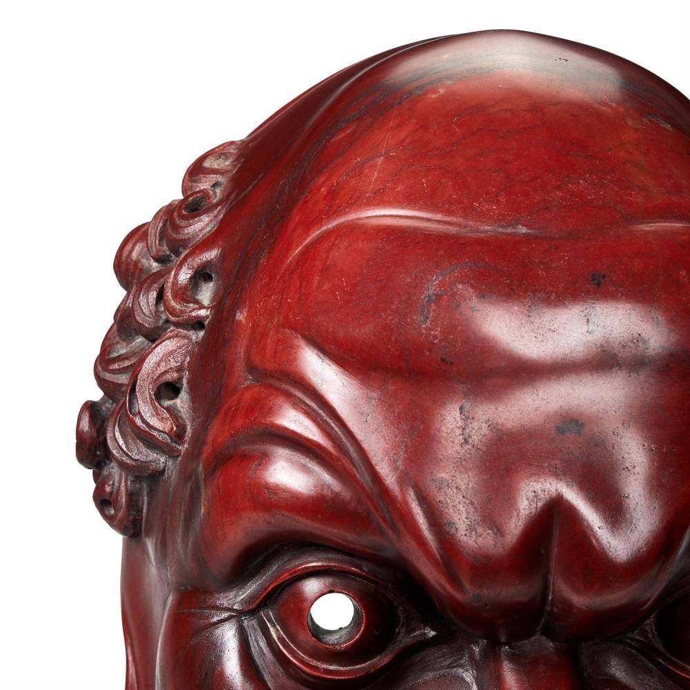 Seltene geschnitzte Rosso-Antico-Maske in der Art von Benedetto Boschetti (1820-1860) (Italienisch) im Angebot