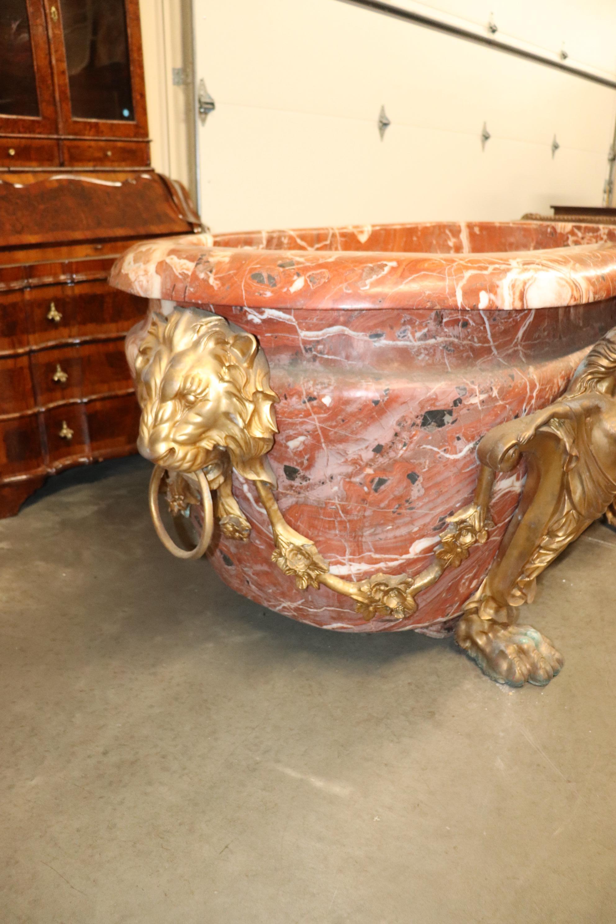 Rare Carved Solid Rouge Marble and Figural Bronze French Bathtub, circa 1930s 1