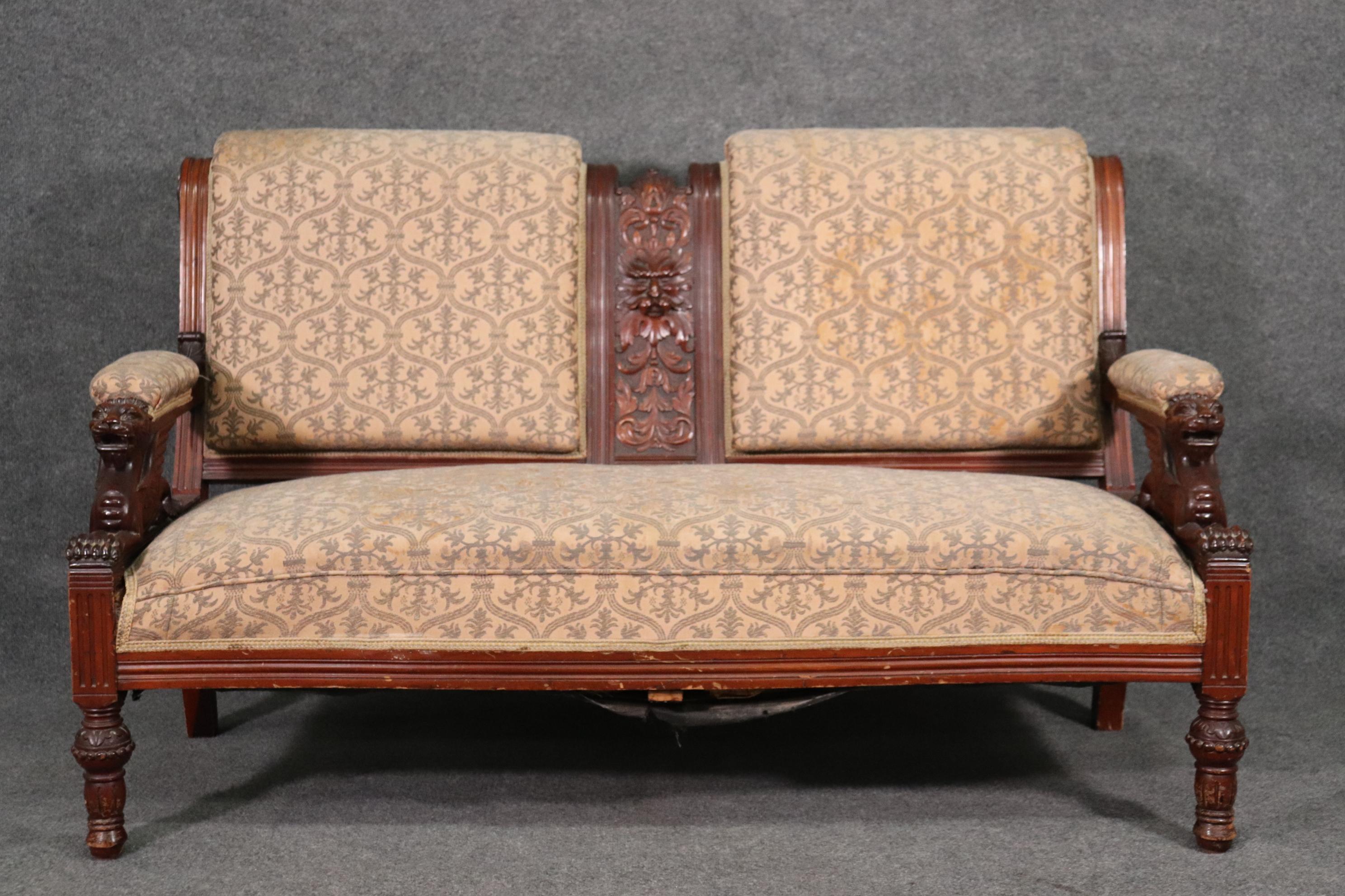 Rare Carved Walnut RJ Horner Winged Griffin Sofa Settee Circa 1870 In Good Condition In Swedesboro, NJ