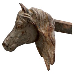 Seltener Pferdekopfhalter aus Gusseisen und Schmiedeeisen, Frankreich, um 1880