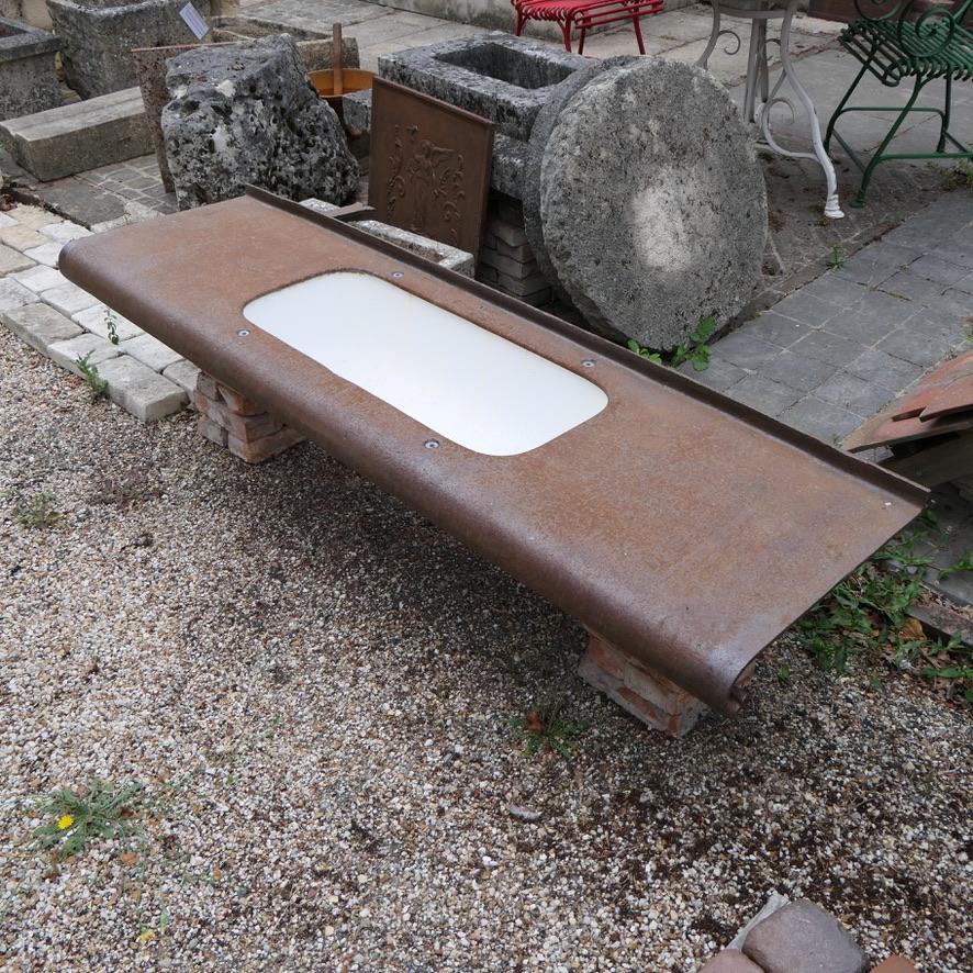 Seltene gusseiserne Stallspüle aus einer historischen Champs-Élysées-Dampffabrik, Paris im Angebot 4