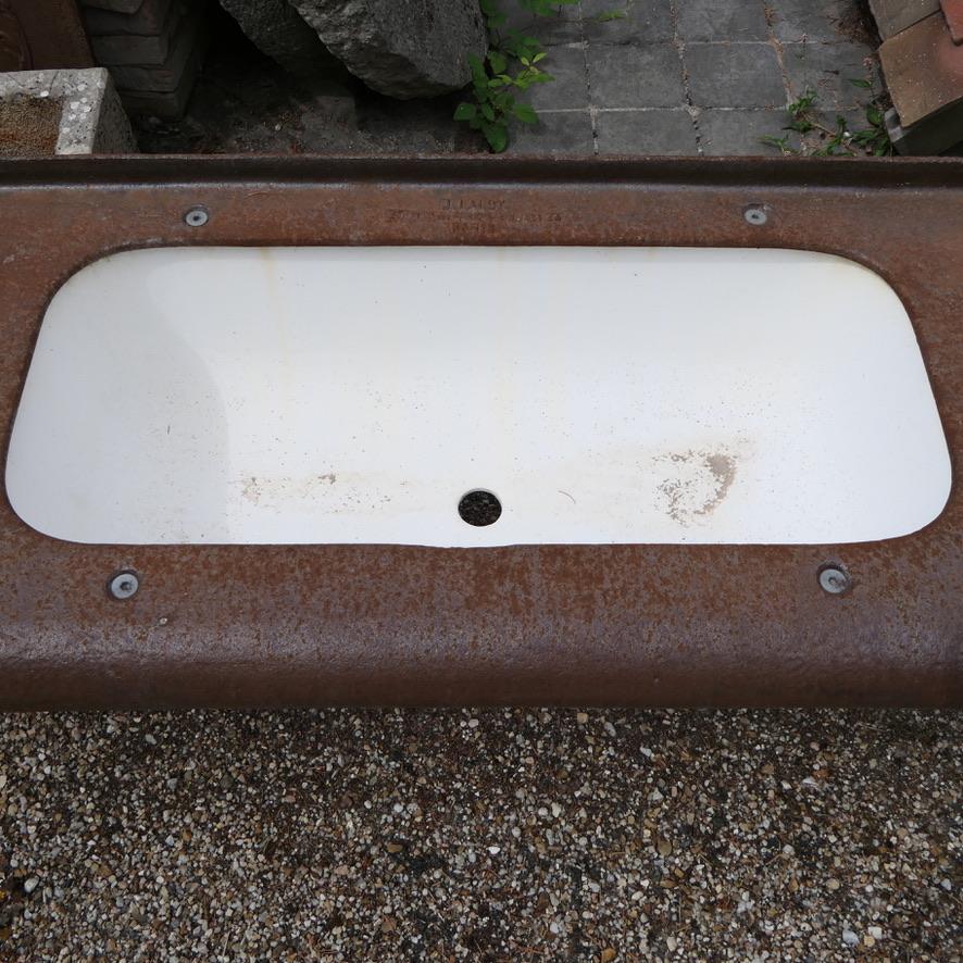Seltene gusseiserne Stallspüle aus einer historischen Champs-Élysées-Dampffabrik, Paris im Angebot 6