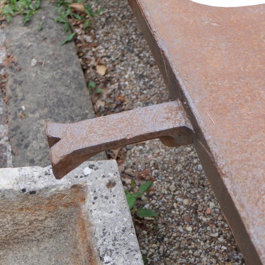 Seltene gusseiserne Stallspüle aus einer historischen Champs-Élysées-Dampffabrik, Paris (Schmiedeeisen) im Angebot