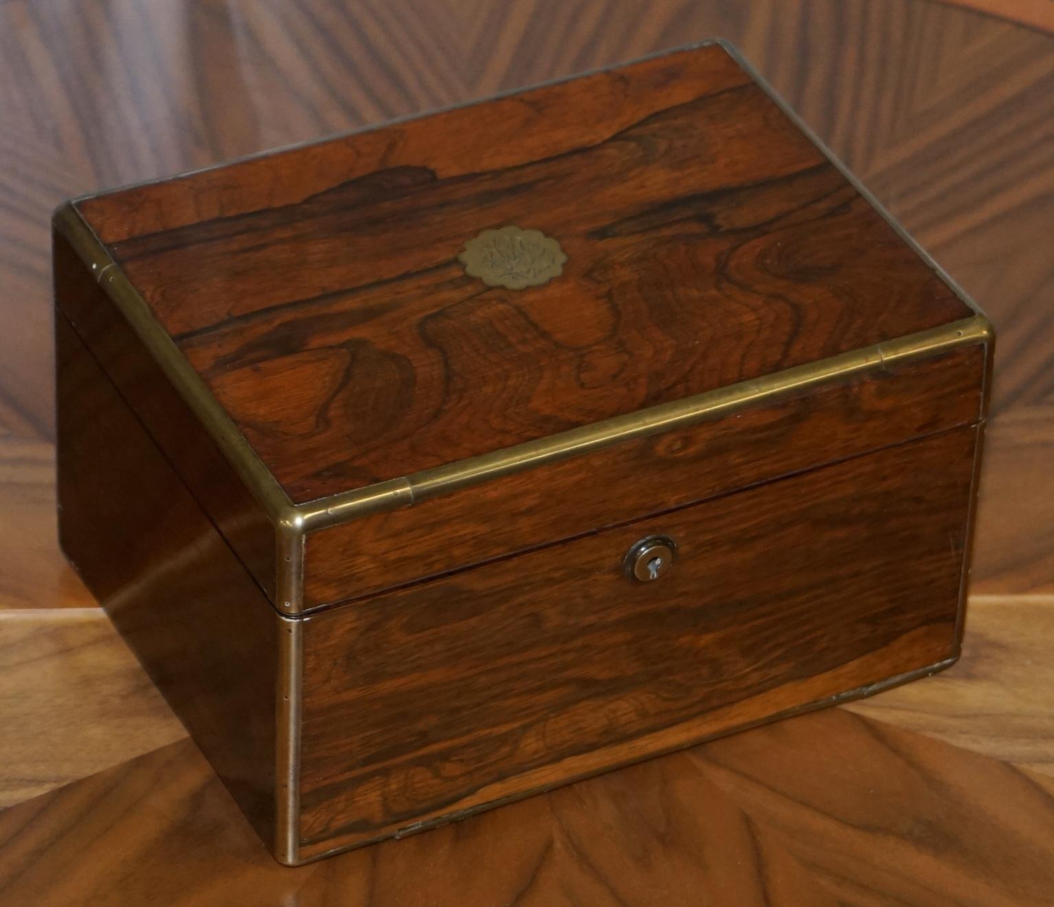 We are delighted to offer for sale this lovely and very rare James Cawston dressing case make gentleman’s military campaign vanity box 1836

A very collectable and rare piece, the case is rosewood which was very popular in the William IV era. The