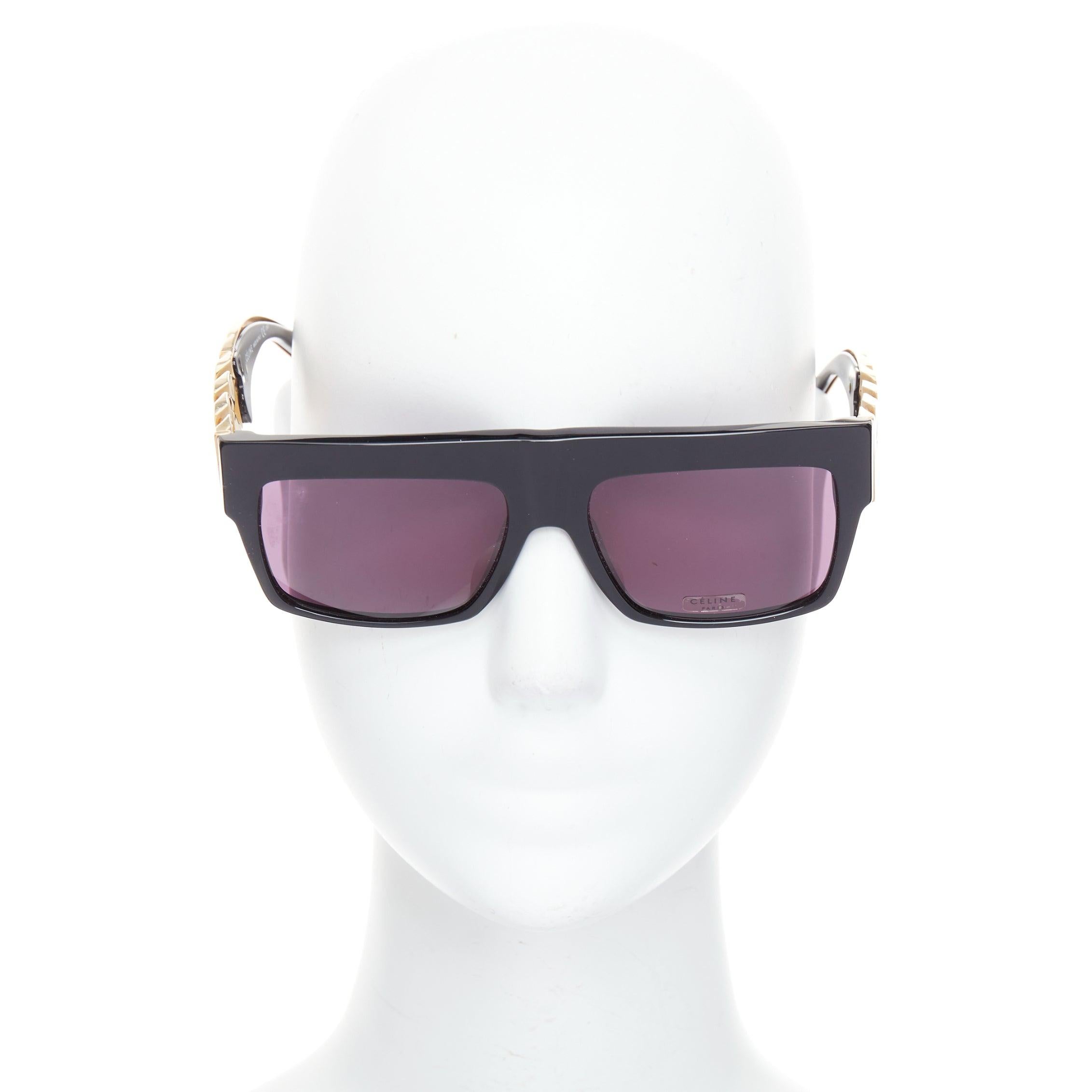 rare CELINE Phoebe Philo Runway CL41019S gold chunky chain metal bar black sunglasses
Reference: TGAS/E00629
Brand: Celine
Designer: Phoebe Philo
Model: CL41019S
As seen on: Beyonce, Kim Kardashian
Material: Metal, Acetate
Color: Black,