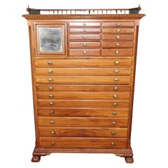 Rare cabinet dentaire de collection en noyer de style Chippendale circa 1876