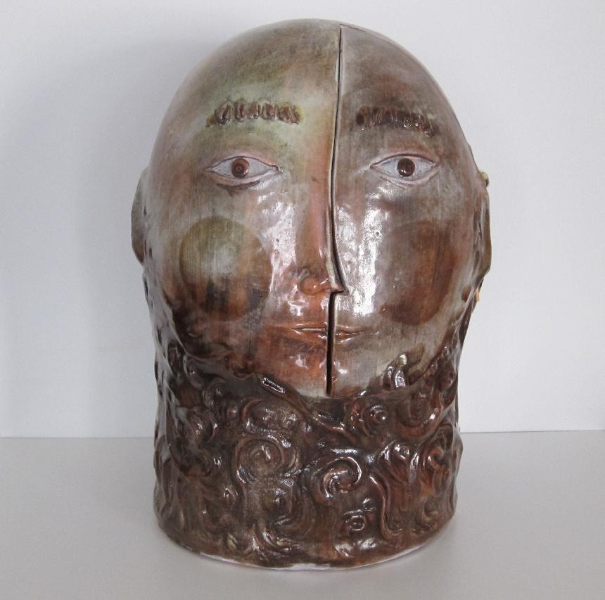 Rare ceramic head as a box, by Cloutier brothers, 1959.
Face opening with an eye inside.
Beige and brown enameled earthenware.
Signed Cloutier France.
 