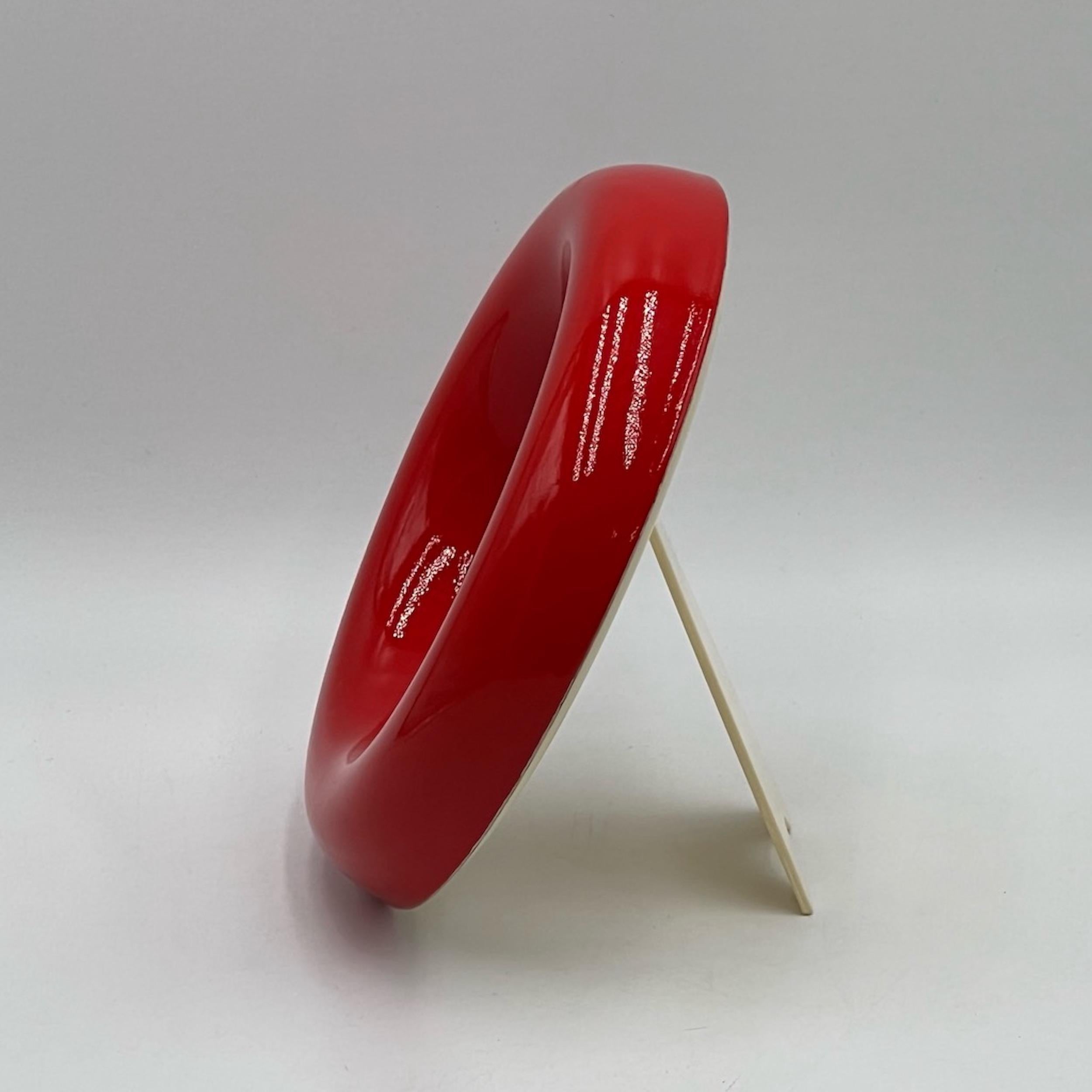 Rare Ceramic Round Table Mirror in Vibrant Red by Italica Ars Florence, 1960s In Good Condition In San Benedetto Del Tronto, IT