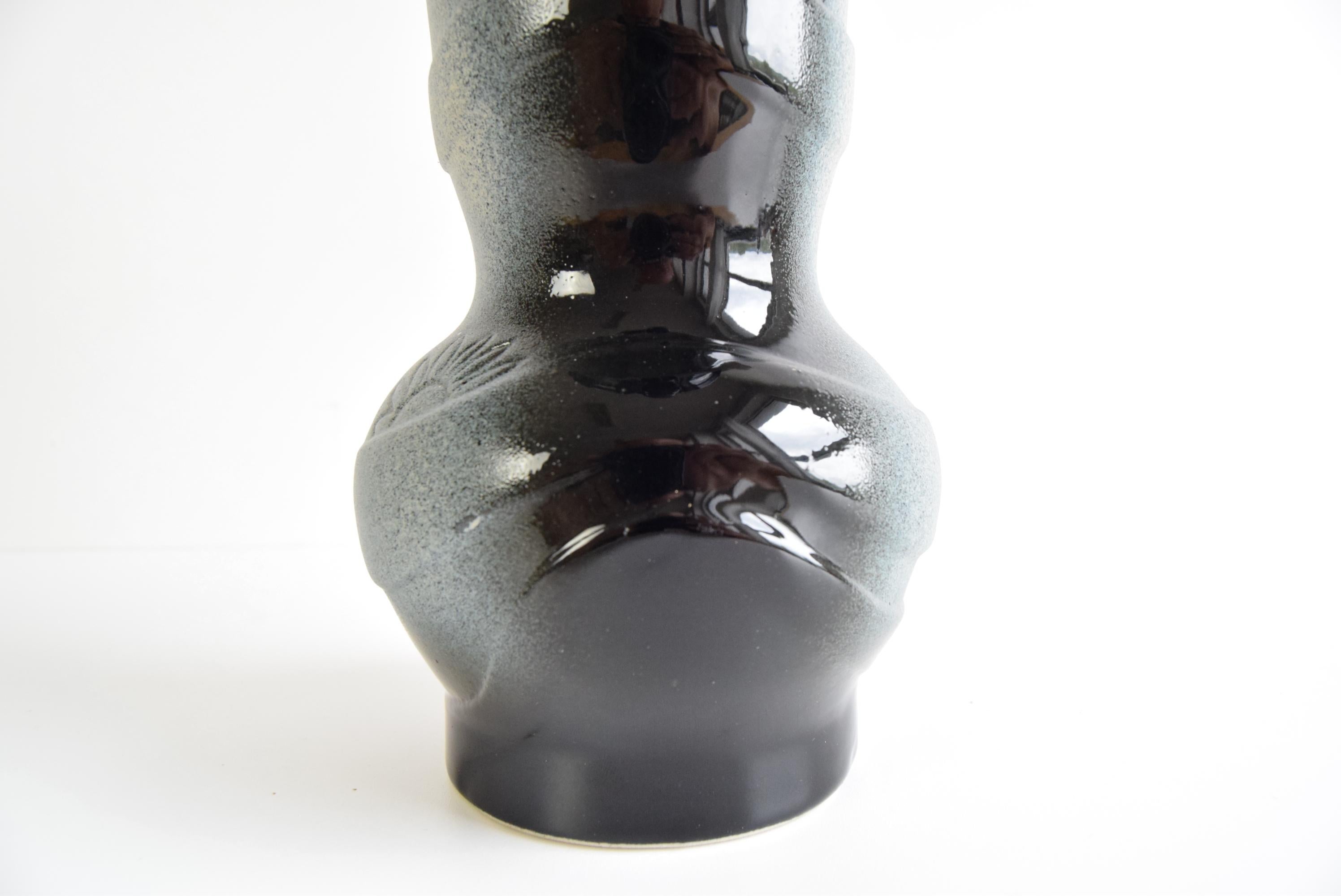 Raro vaso in ceramica, Cecoslovacchia, anni '60. in vendita 5
