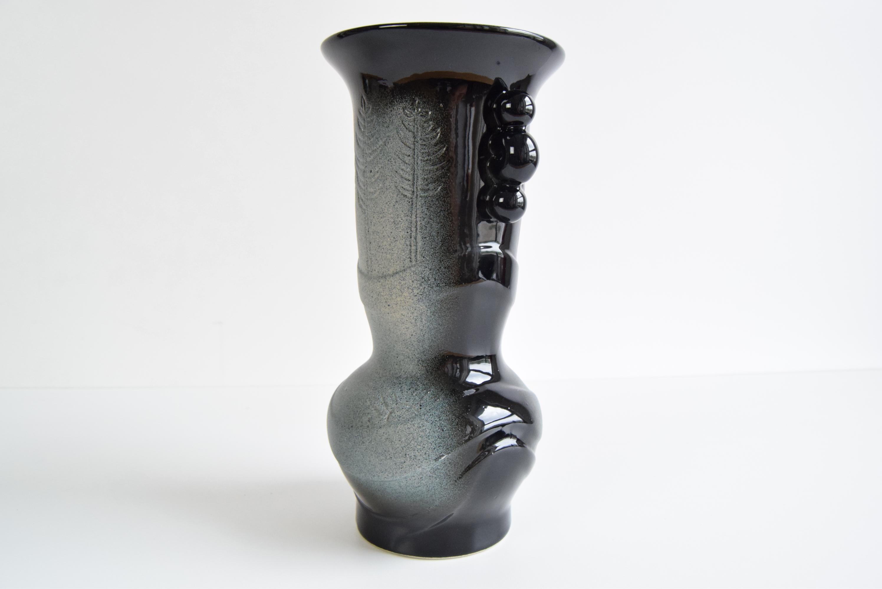 Metà XX secolo Raro vaso in ceramica, Cecoslovacchia, anni '60. in vendita