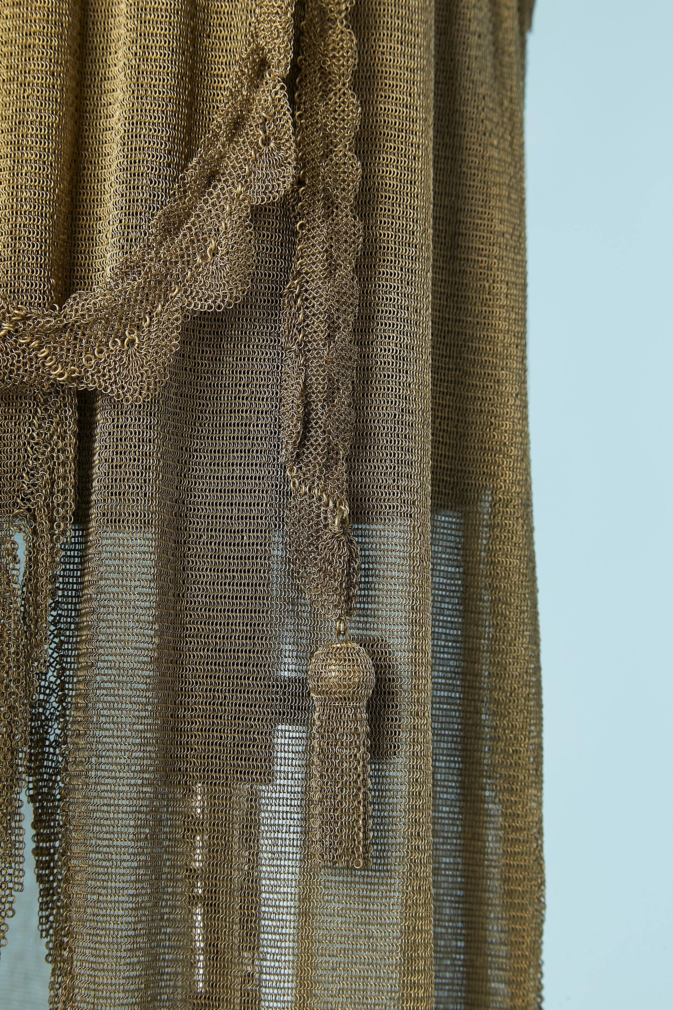 Rare robe du soir en cotte de mailles avec empiècement en dentelle métallique et franges Circa 1930 en vente 2