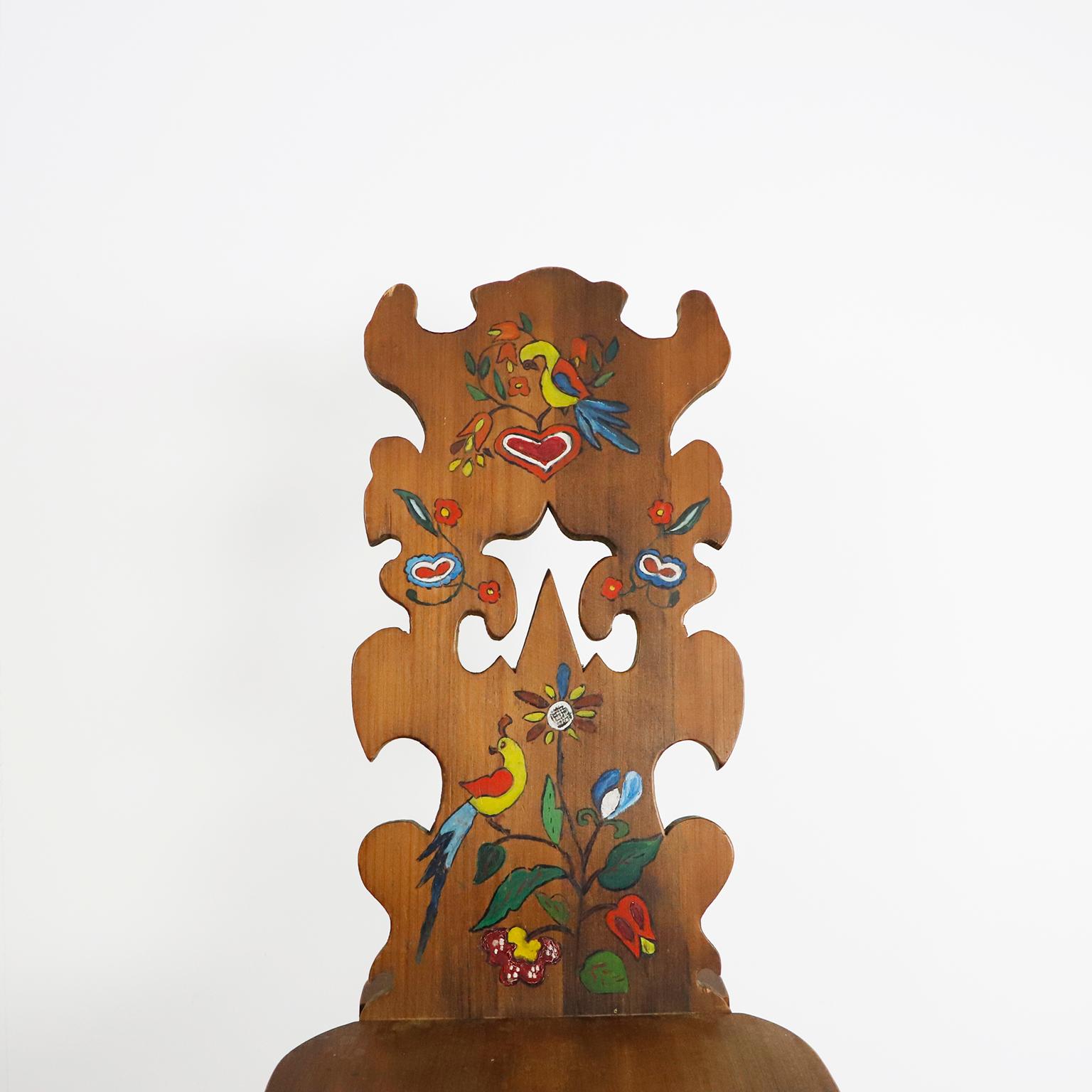 Nous vous proposons cette rare et étonnante chaise peinte à la main par Don Shoemaker, circa 1960, comprenant