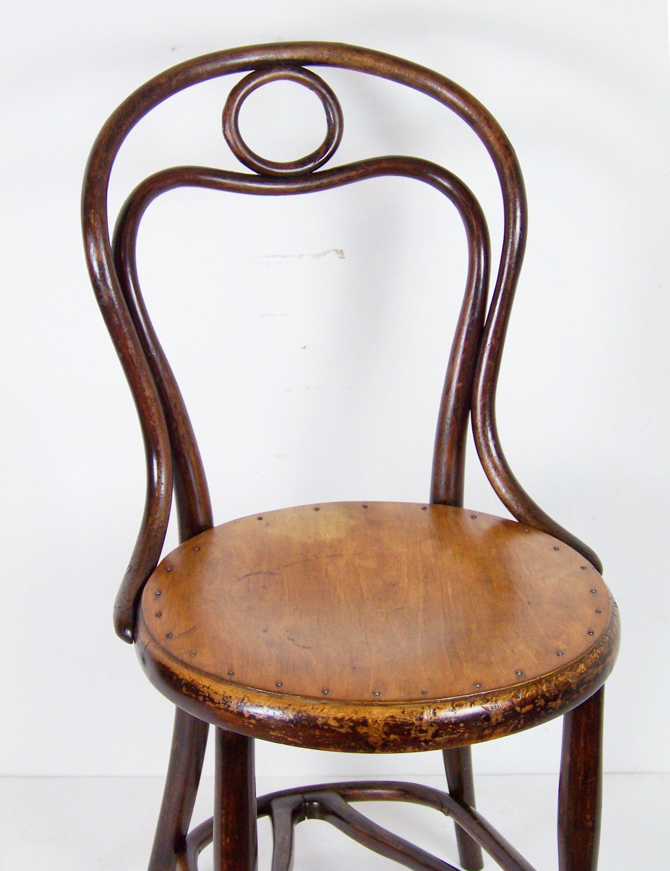 Belle Époque Rare Chair Thonet Nr.31 with Shoe Remover For Sale