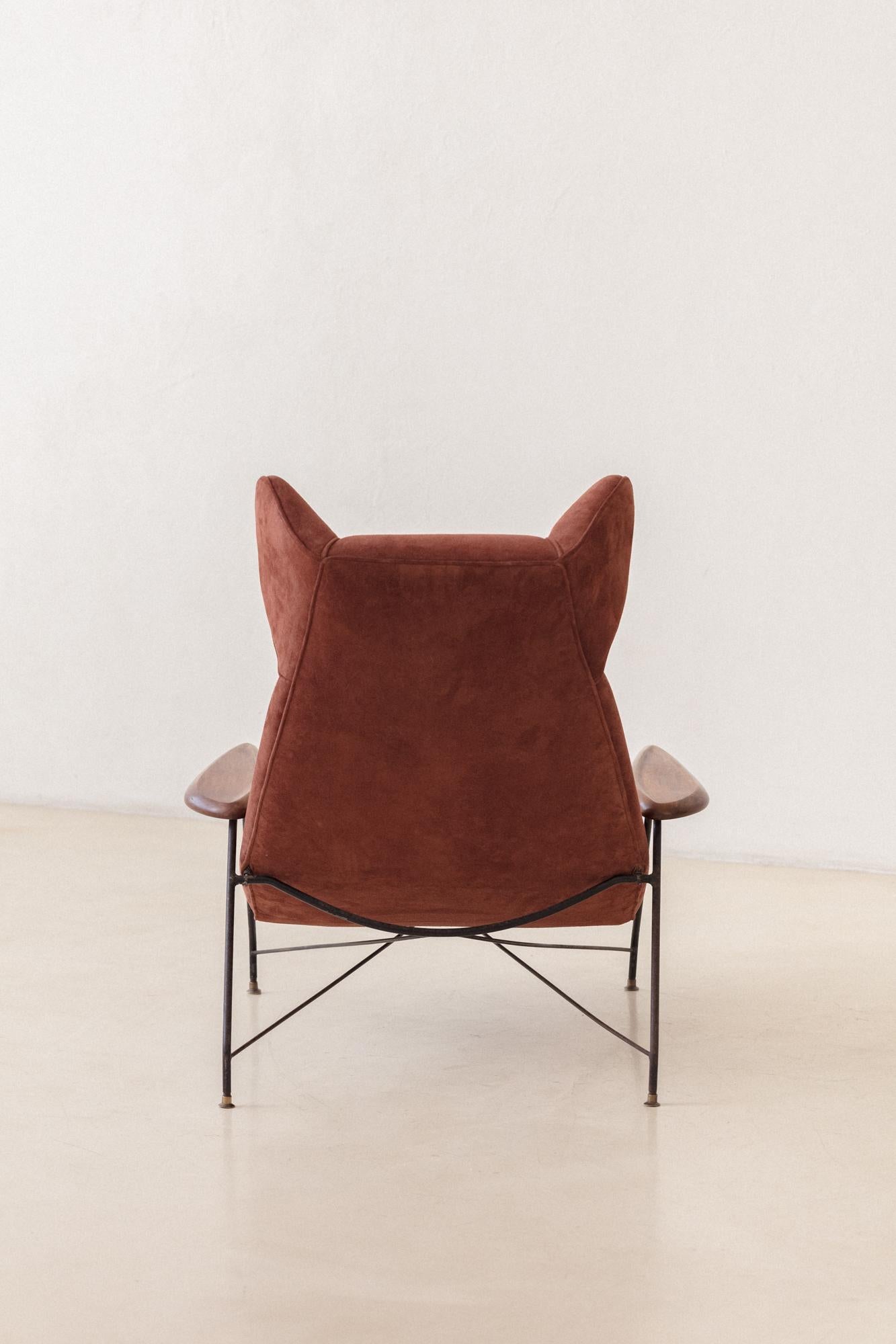 Leather Rare Chaise Lounge by Carlo Hauner & Martin Eisler, circa 1954, Móveis Artesanal For Sale
