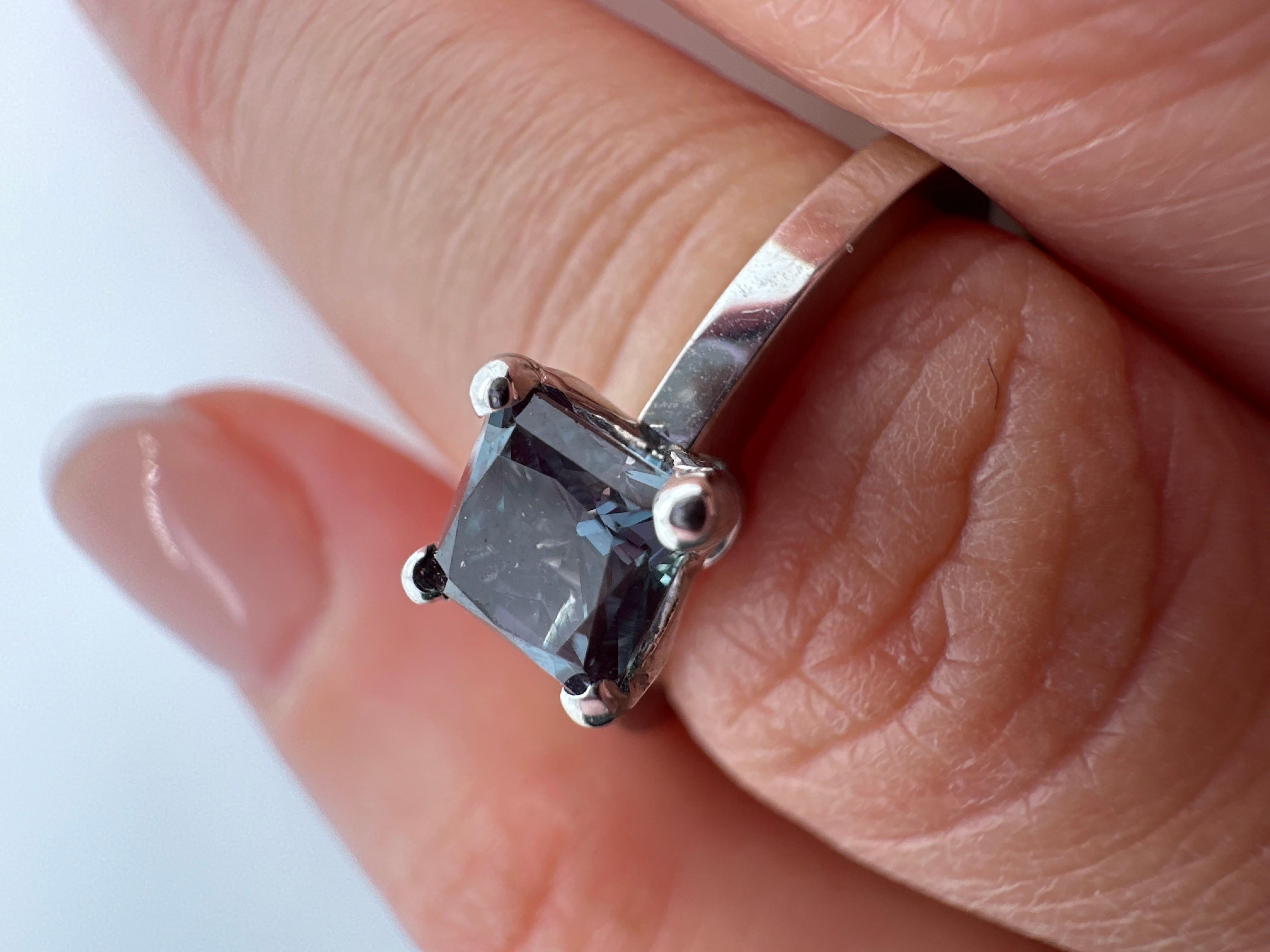 Rare Chameleon Sapphire 18KT white gold engagement ring For Sale 7