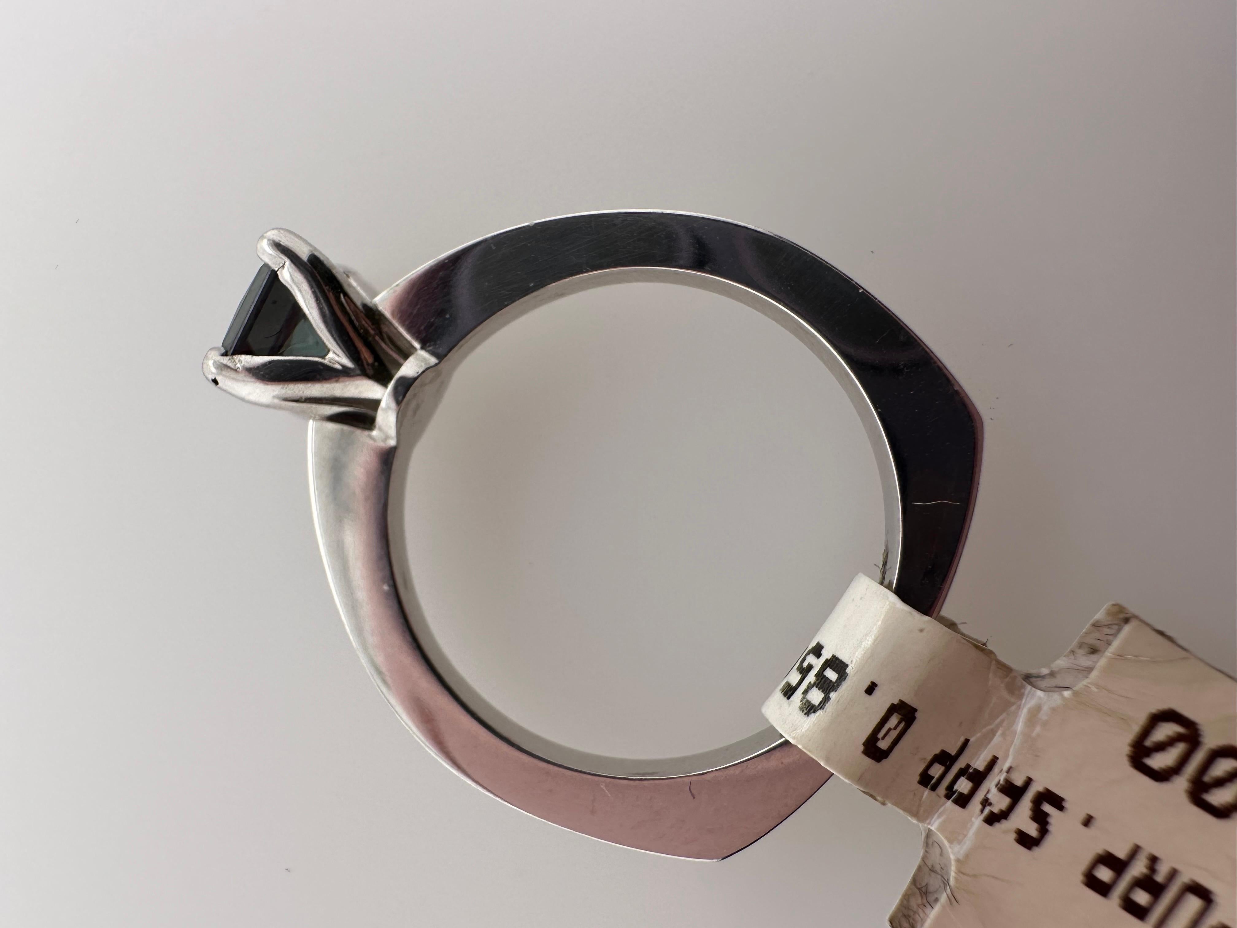 Women's or Men's Rare Chameleon Sapphire 18KT white gold engagement ring For Sale
