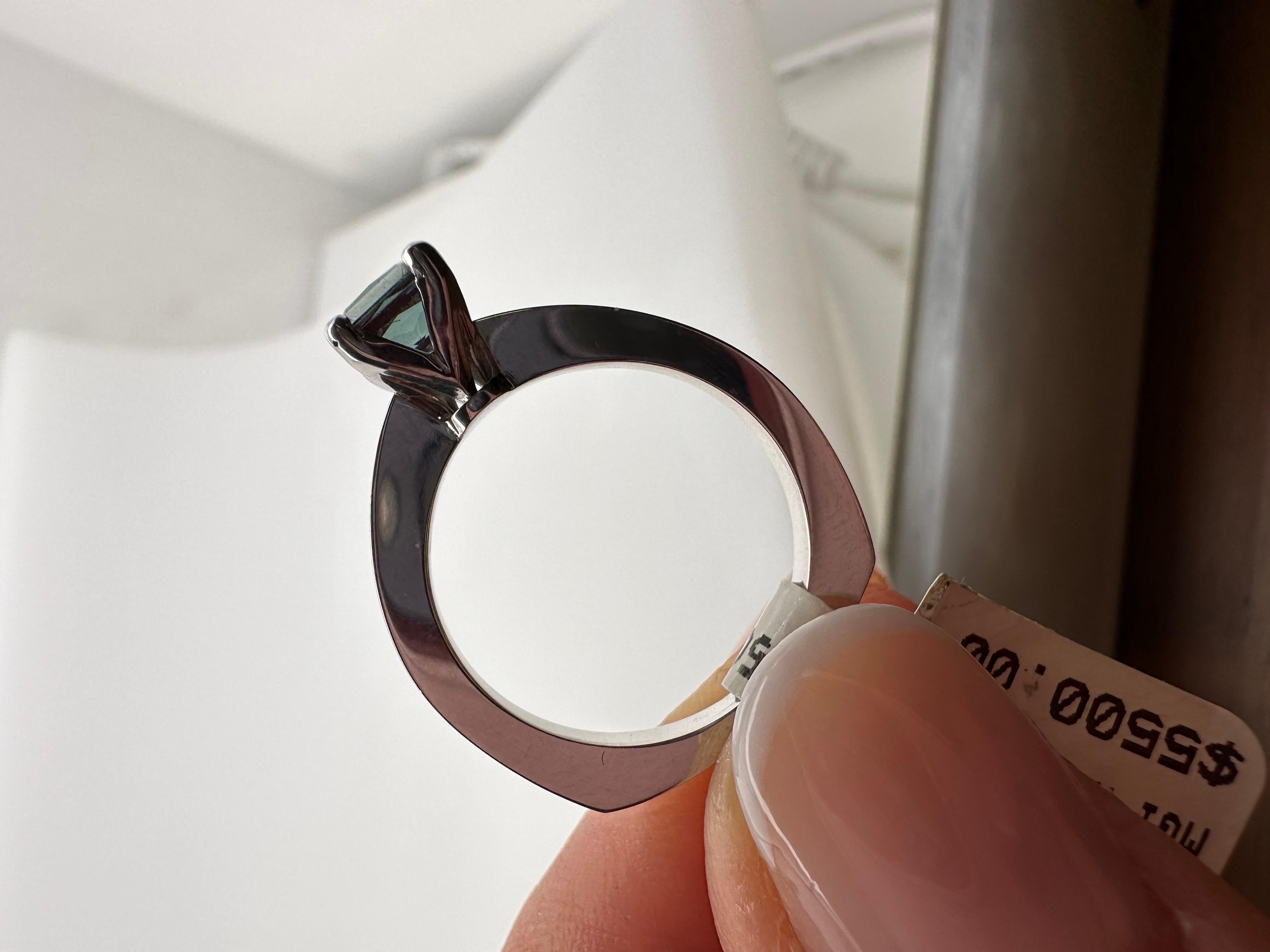 Rare Chameleon Sapphire 18KT white gold engagement ring For Sale 1