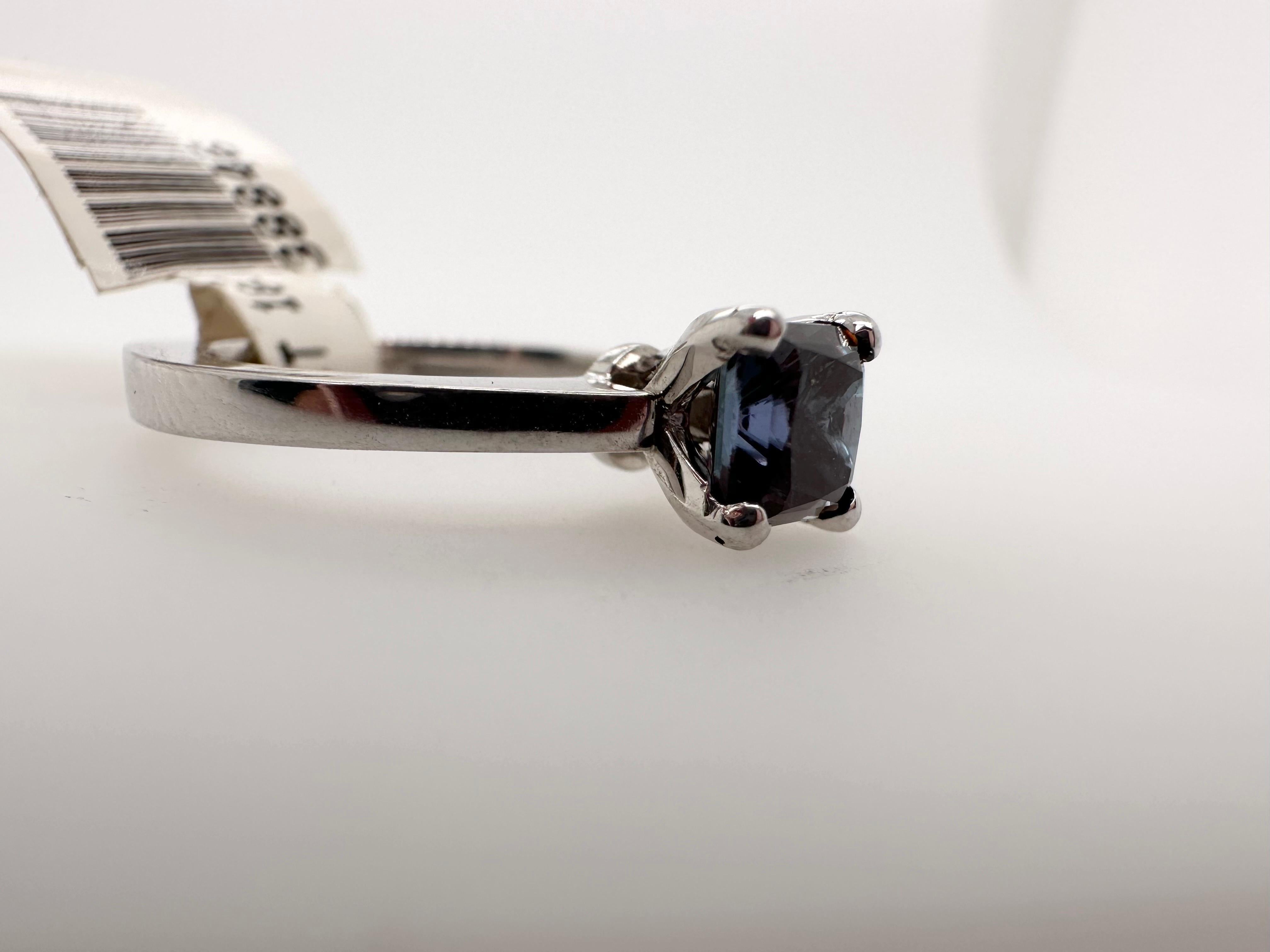 Rare Chameleon Sapphire 18KT white gold engagement ring For Sale 2