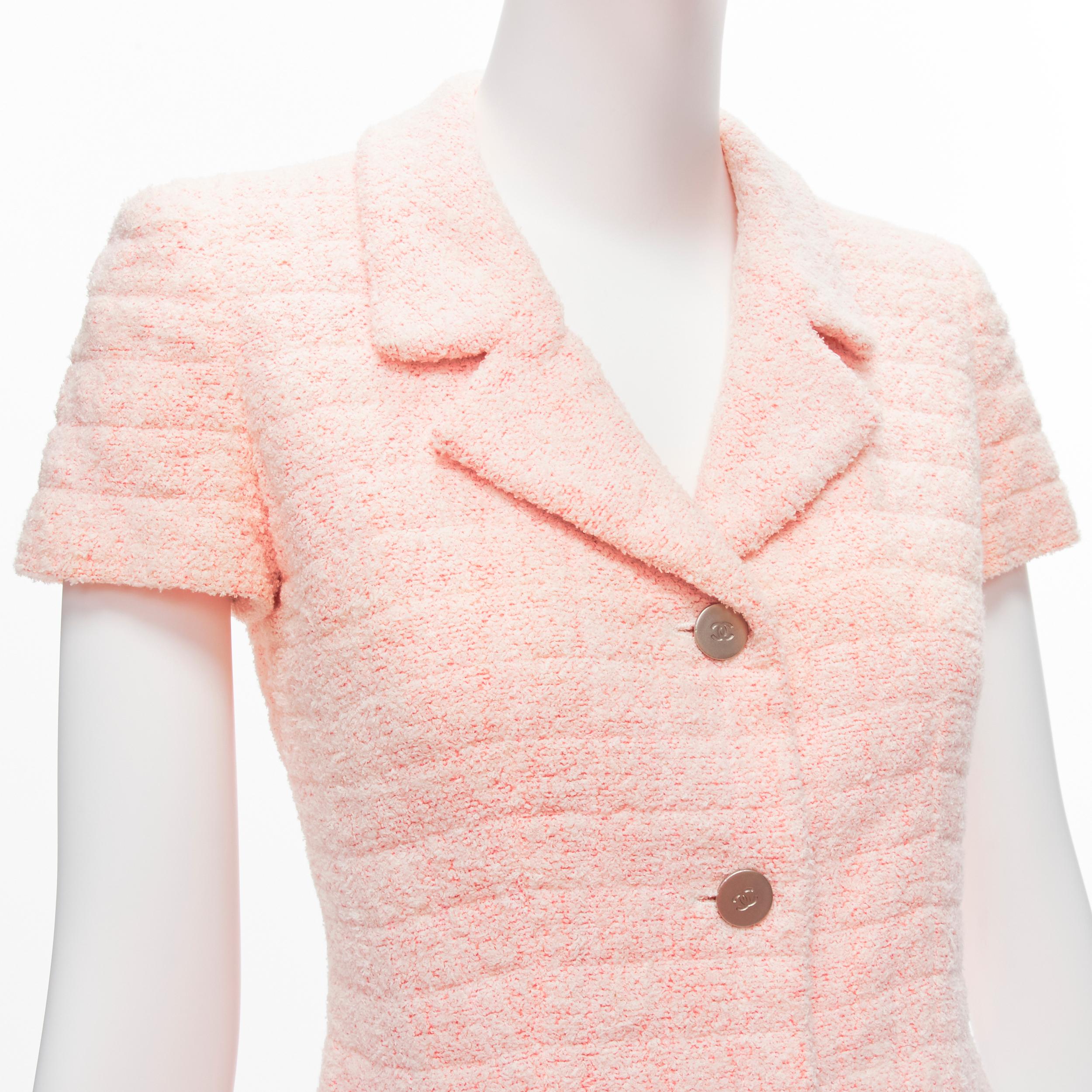 CHANEL 00T Veste courte en tweed rose avec boutons et logo CC vintage, Taille FR38 3