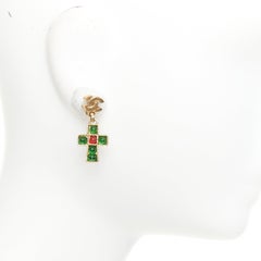 Rari orecchini CHANEL 02P vintage con croce bizantina in vetro Gripoix verde placcato oro