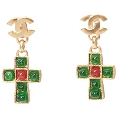 Rari orecchini CHANEL 02P vintage con croce bizantina in vetro Gripoix verde placcato oro