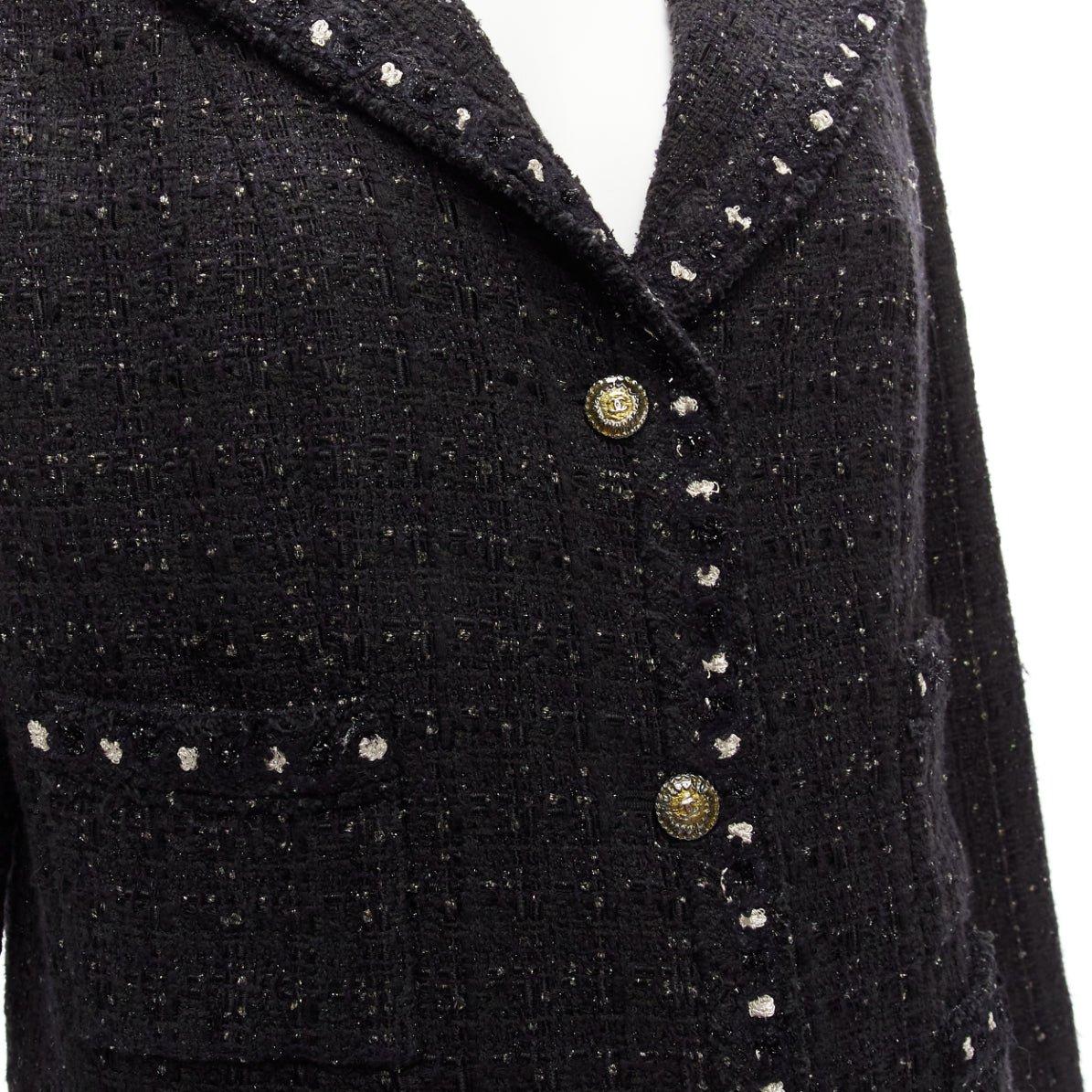 raro Chanel 05A Fantasy Tweed CC bottone 4 tasche piccola giacca nera FR44 2XL
Riferimento: TGAS/D00931
Marchio: Chanel
Designer: Karl Lagerfeld
Modello: Fantasy Tweed
Collection'S: 05A - Pista
Materiale: Tweed
Colore: Nero, Silver
Modello: