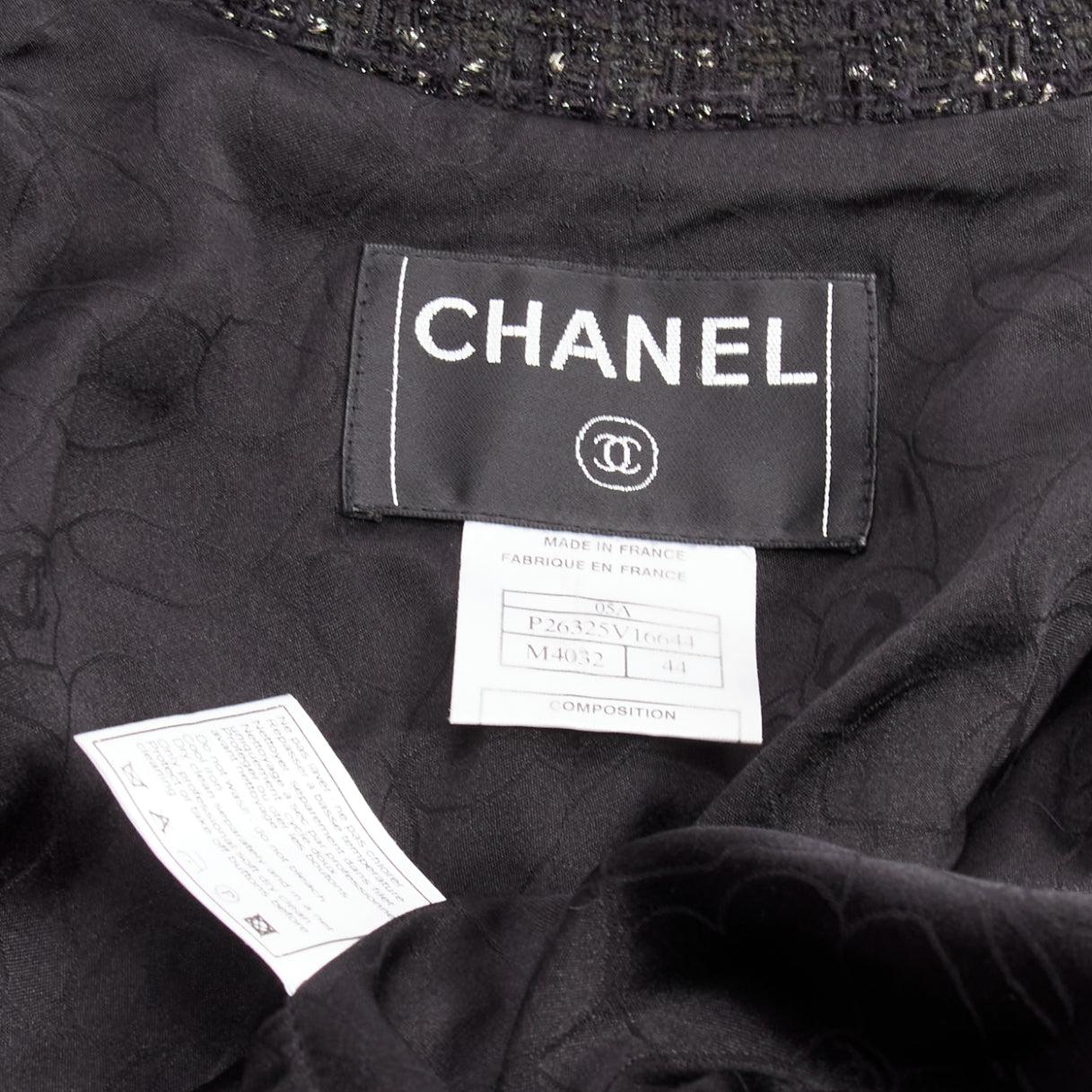raro Chanel 05A Fantasy Tweed CC bottone 4 tasche piccola giacca nera FR44 2XL in vendita 4