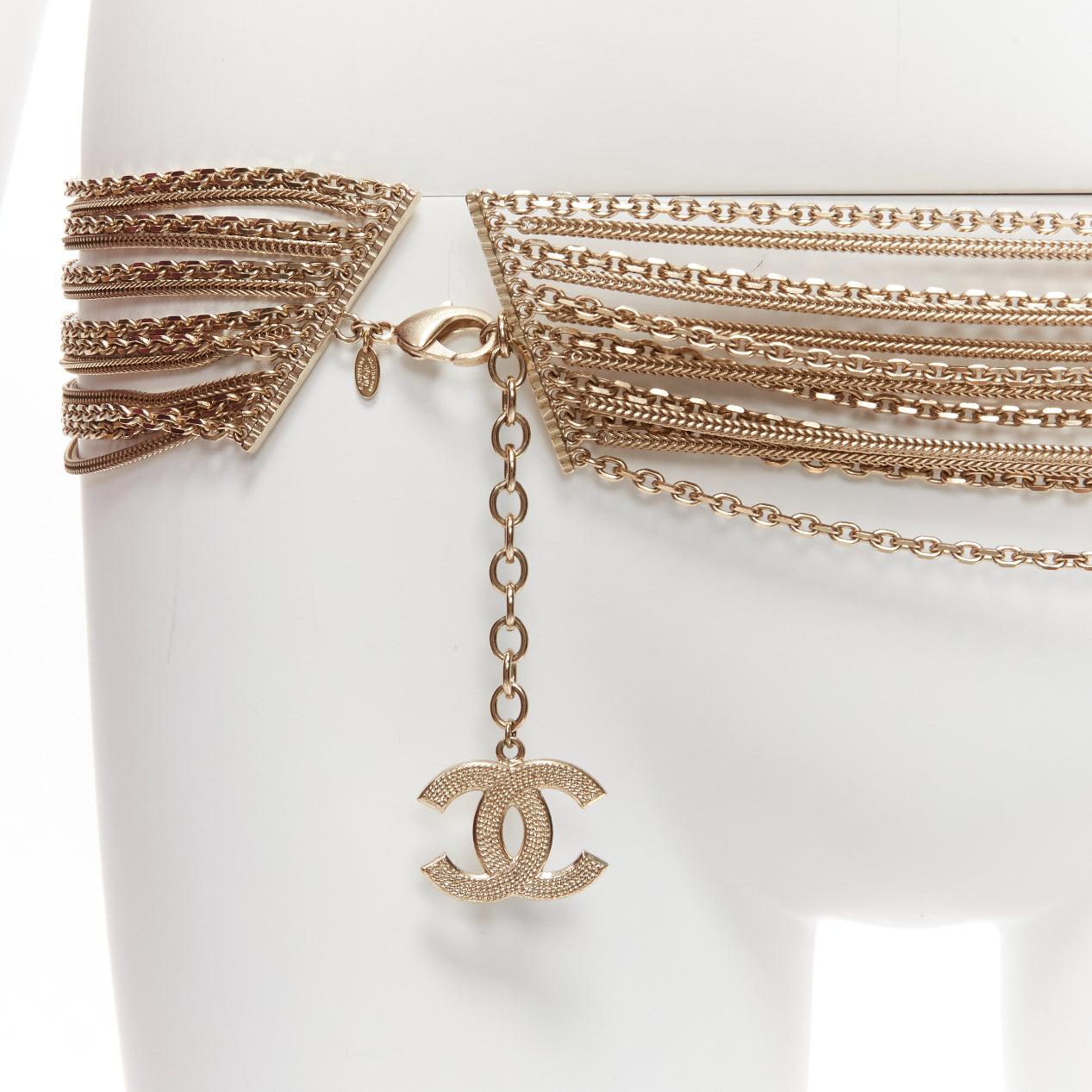 rare CHANEL 07P gold tone textured CC logo multi mixed chain low waist belt
Reference: GIYG/A00280
Brand: Chanel
Designer: Karl Lagerfeld
Collection: 07P
Material: Metal
Color: Gold
Pattern: Solid
Closure: Lobster Clasp
Extra Details: Multilayer
