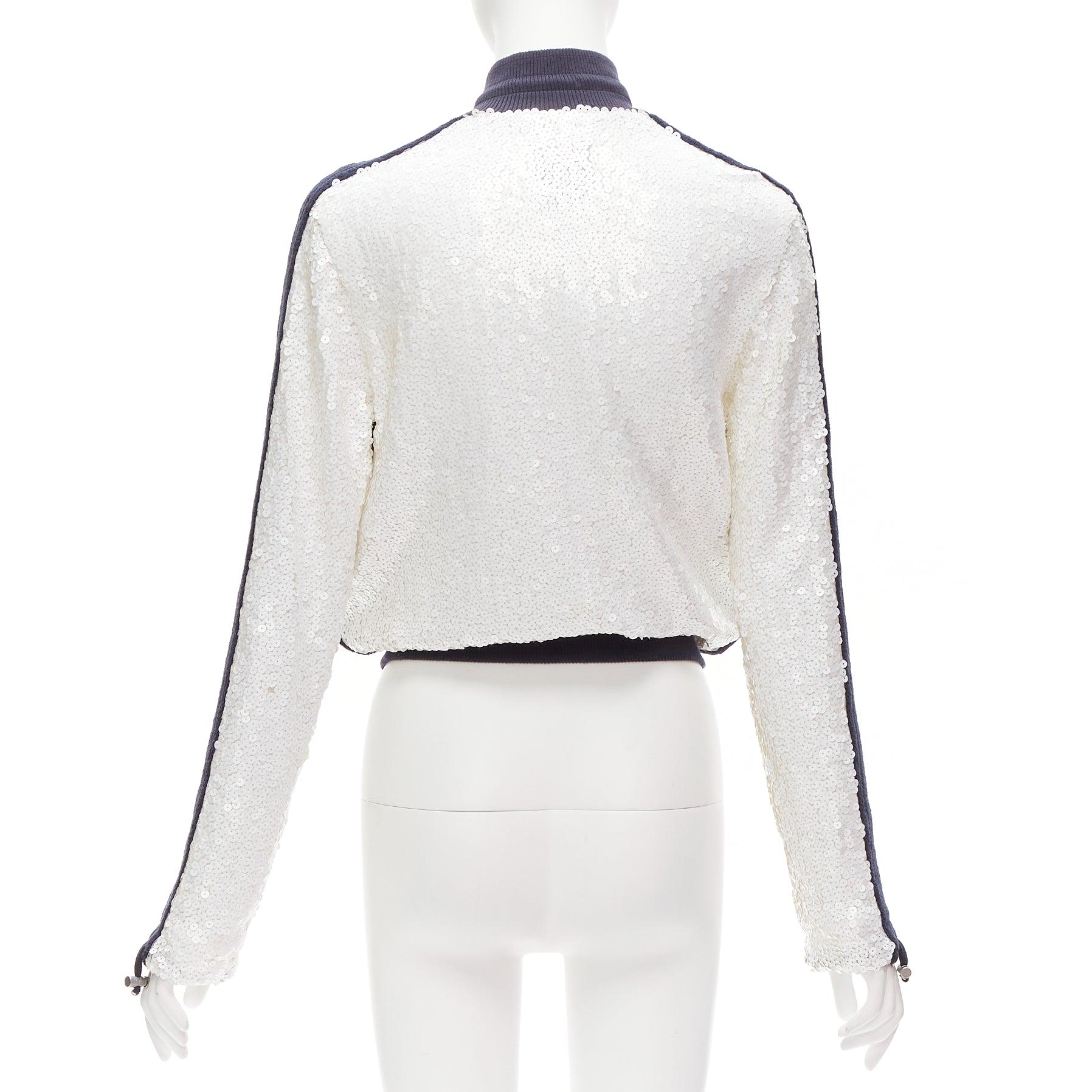 CHANEL 08C SPORTS rare veste de course avec bordure noire et sequins blancs FR38 M en vente 1