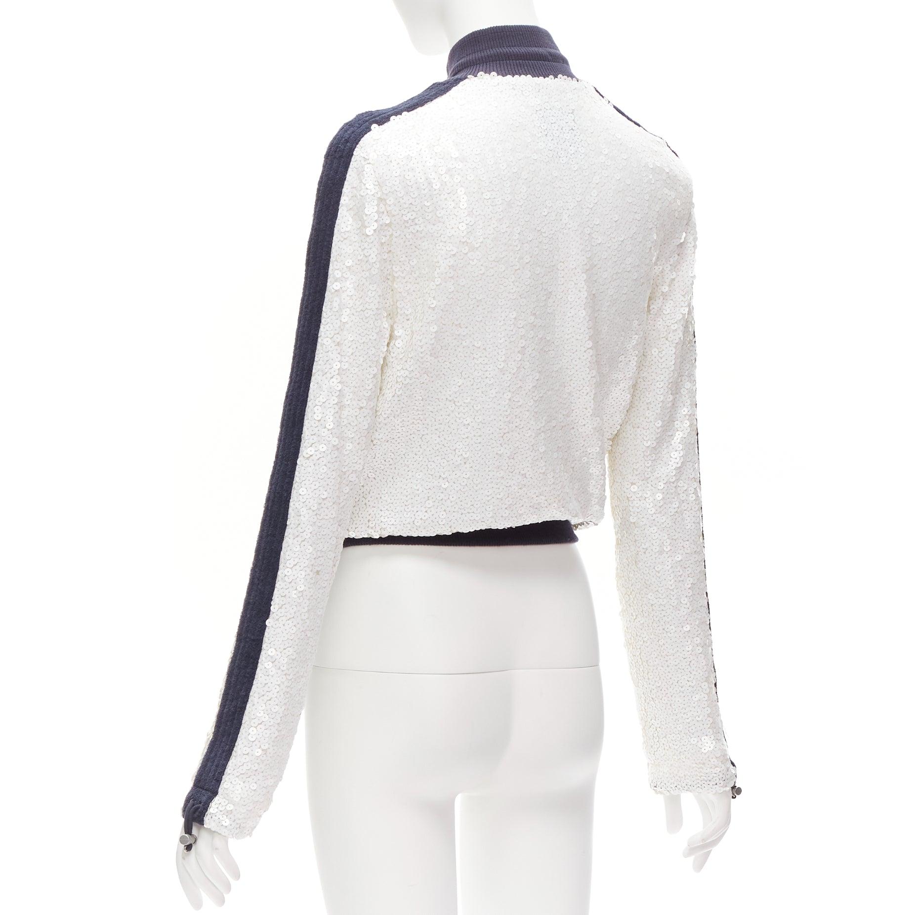 CHANEL 08C SPORTS rare veste de course avec bordure noire et sequins blancs FR38 M en vente 2