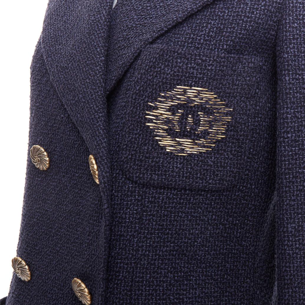 CHANEL 12P doré bleu marine tweed à poches doubles CC FR38 M
Référence : TGAS/E00381
Marque : Chanel
Designer : Karl Lagerfeld
Collectional : 12P - Printemps Été 2012
Matière : Coton, mélange
Couleur : marine, or
Motif : Solide
Fermeture :