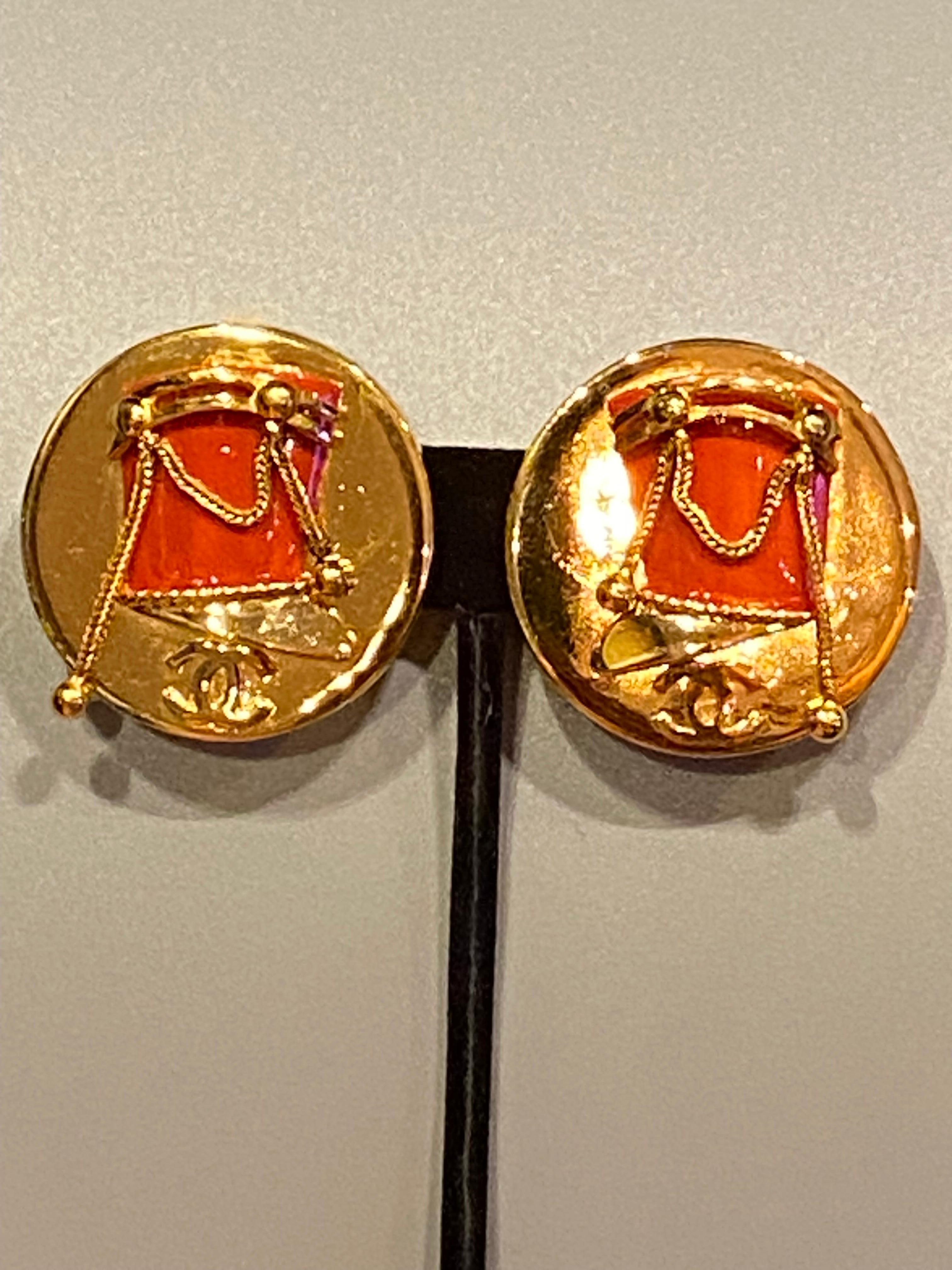 Rare Chanel 1970s French Military Hat Red Enamel Earrings In Good Condition In New York, NY