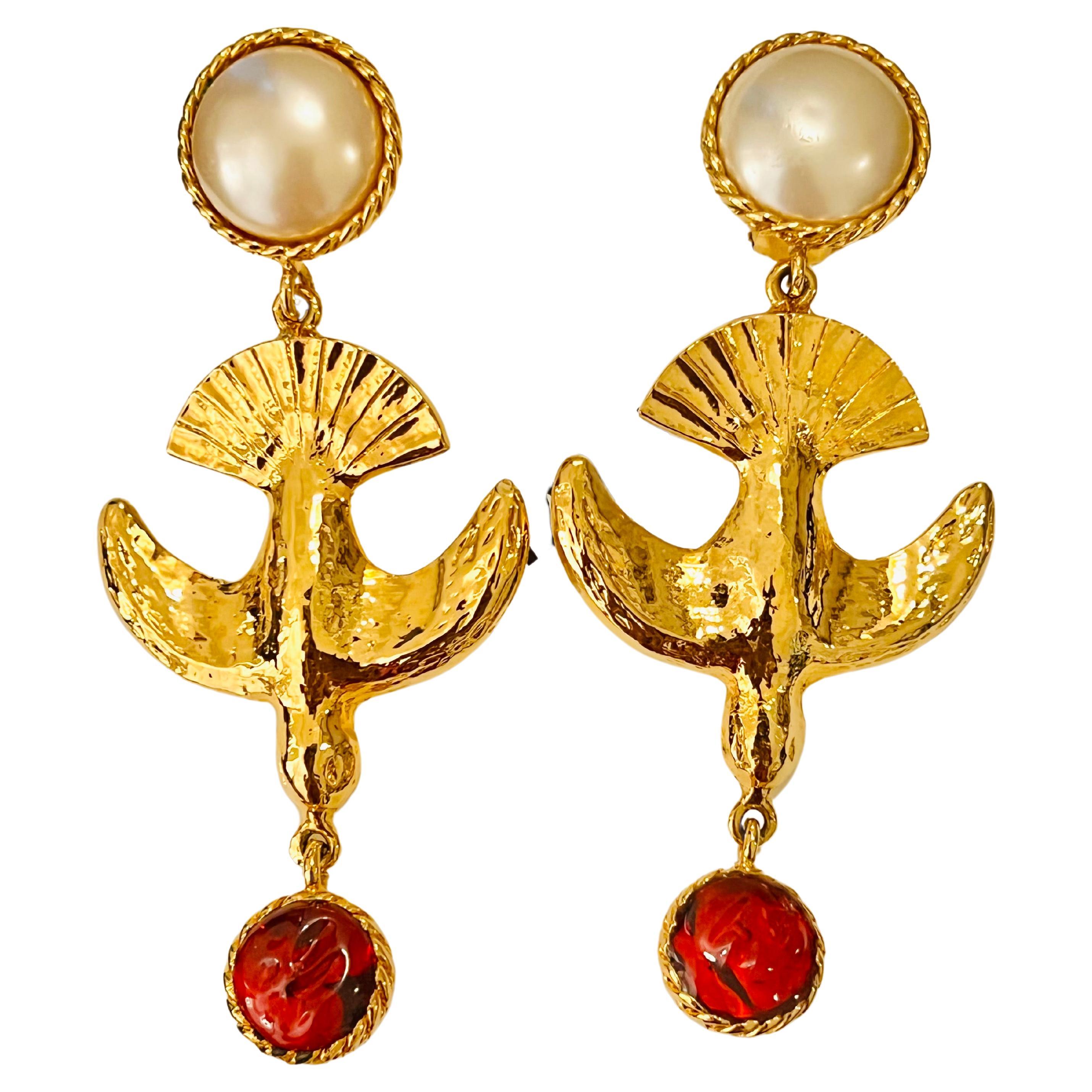Rare Chanel 1970's Gripoix bird earrings drop earrings  en vente