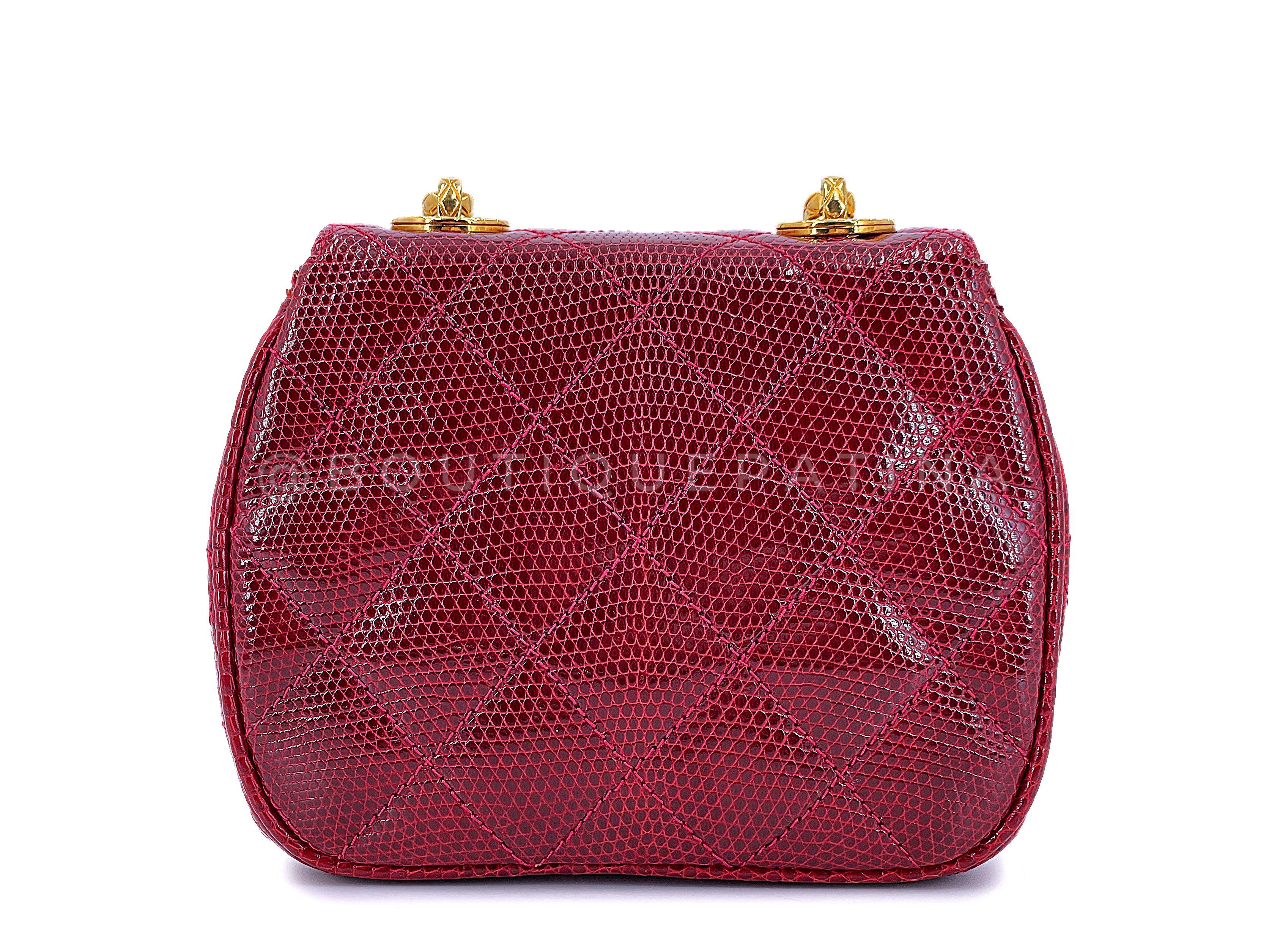 Rare Chanel 1980s Vintage Red Lizard Etched Chain Round Mini Flap Bag 67290 For Sale 1