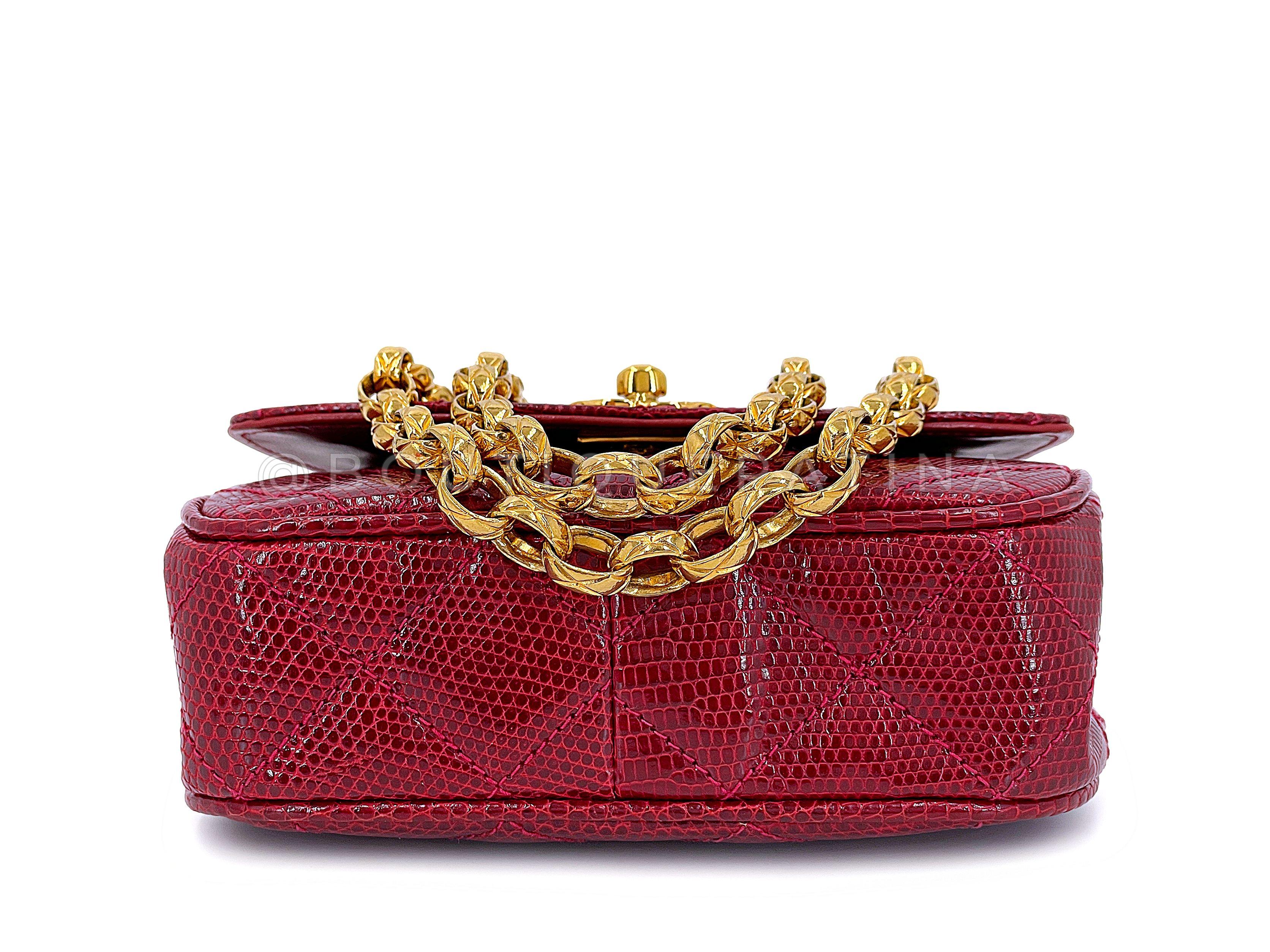 Rare Chanel 1980s Vintage Red Lizard Etched Chain Round Mini Flap Bag 67290 For Sale 2