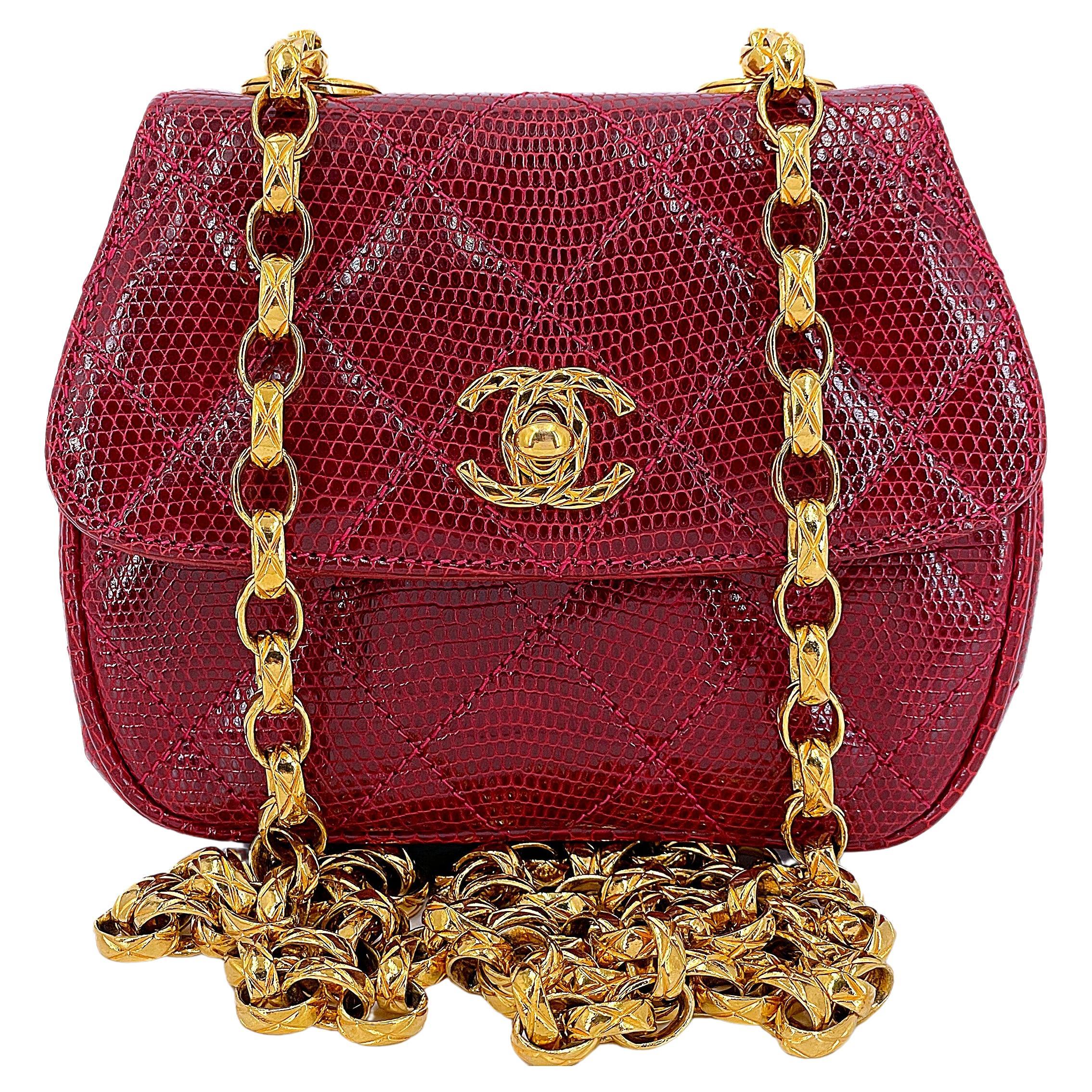 Rare Chanel 1980s Vintage Red Lizard Etched Chain Round Mini Flap Bag 67290 For Sale