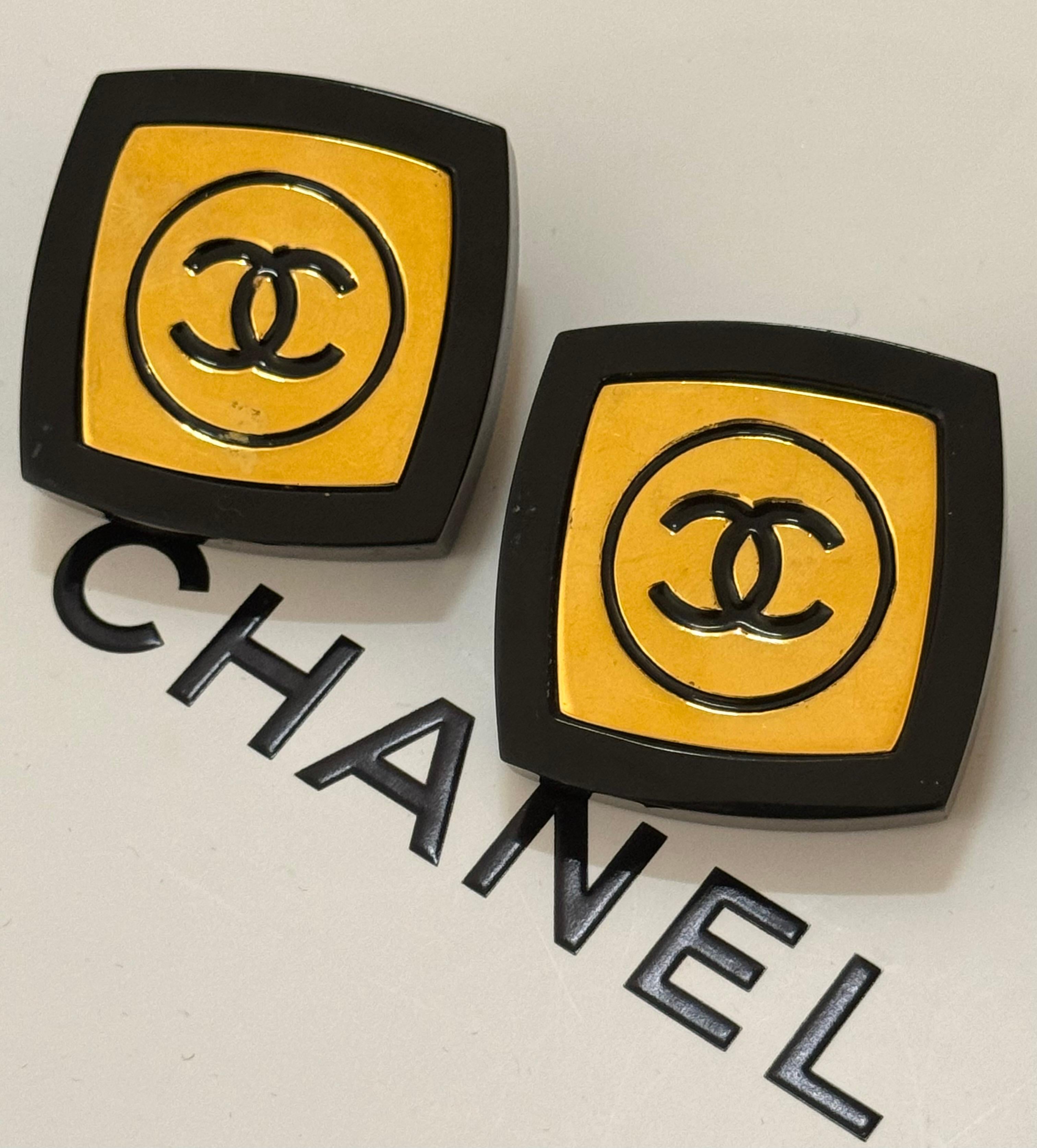 Rare Chanel 1988 square clip on earrings  In Good Condition For Sale In PARIS, FR
