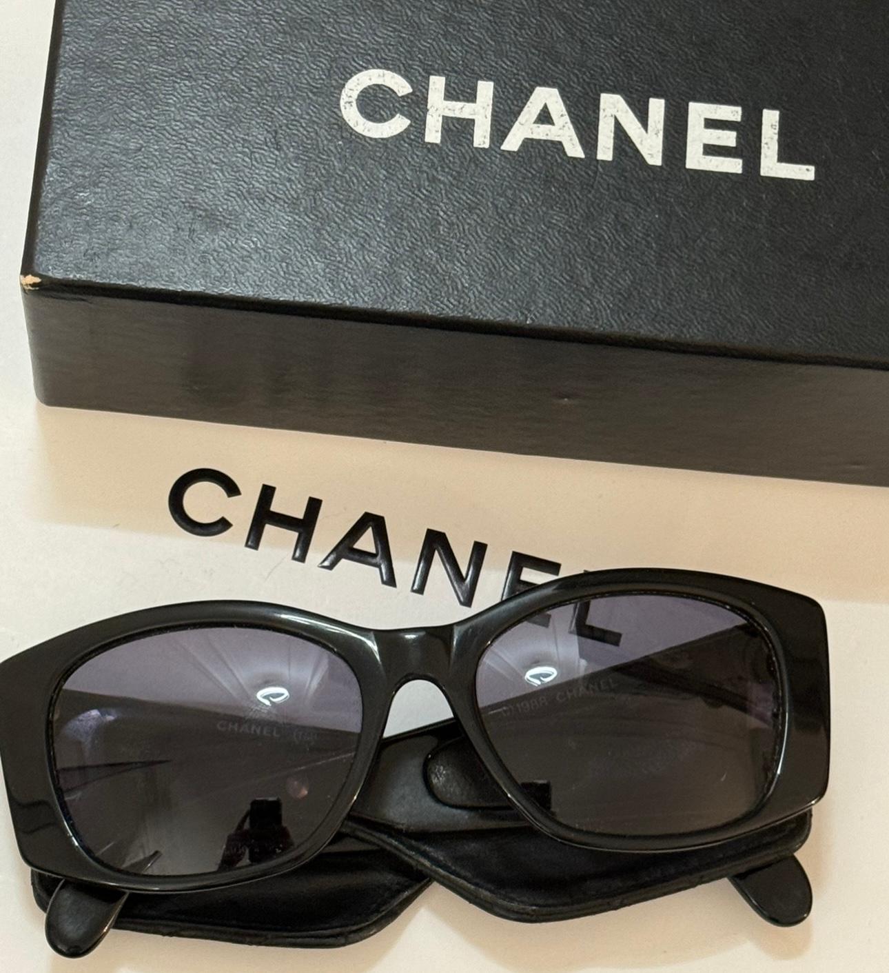 Rare Chanel 1988 vintage aviator pilot sunglasses  For Sale 11